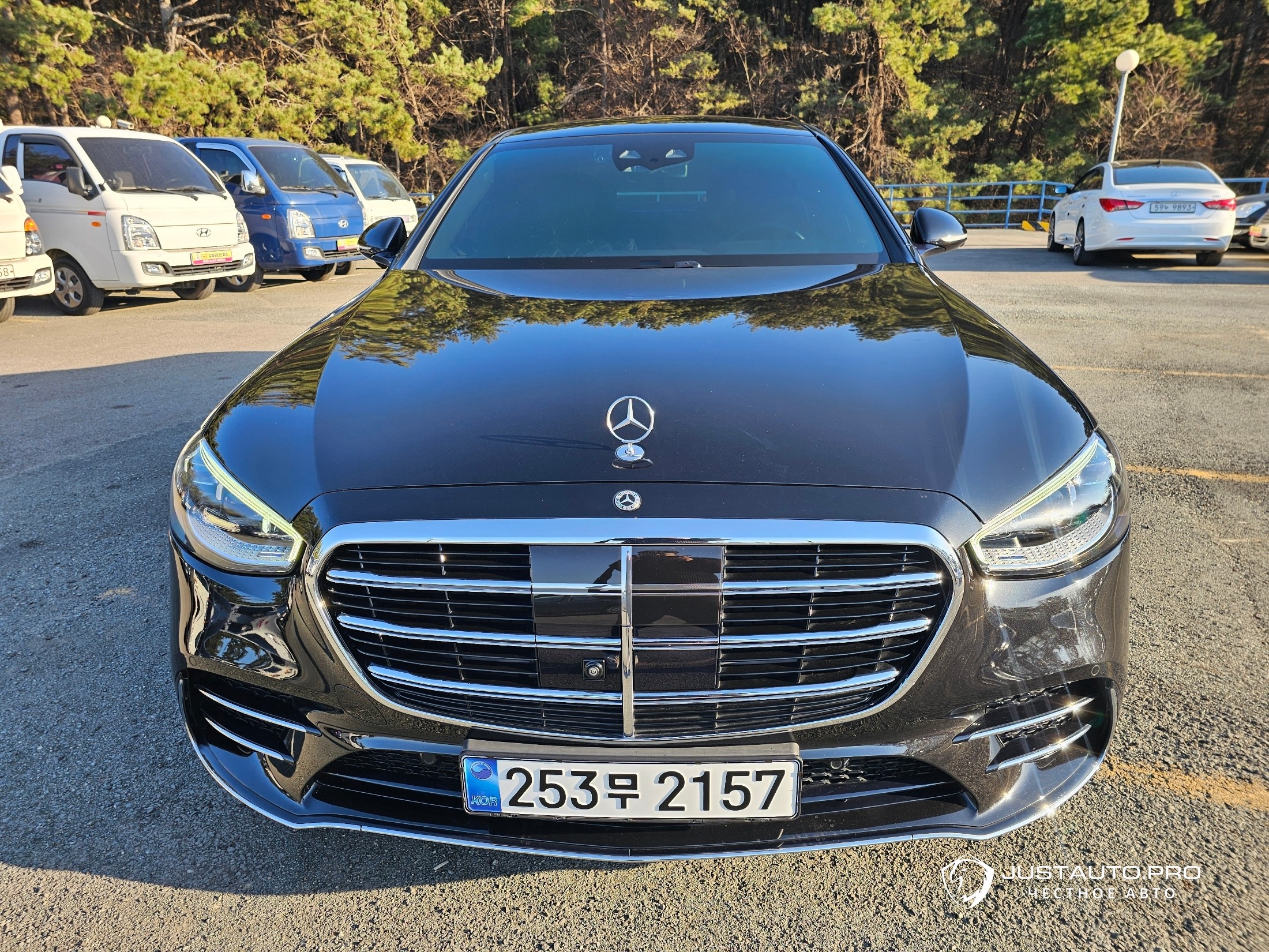 Автомобиль Mercedes-Benz S-Class