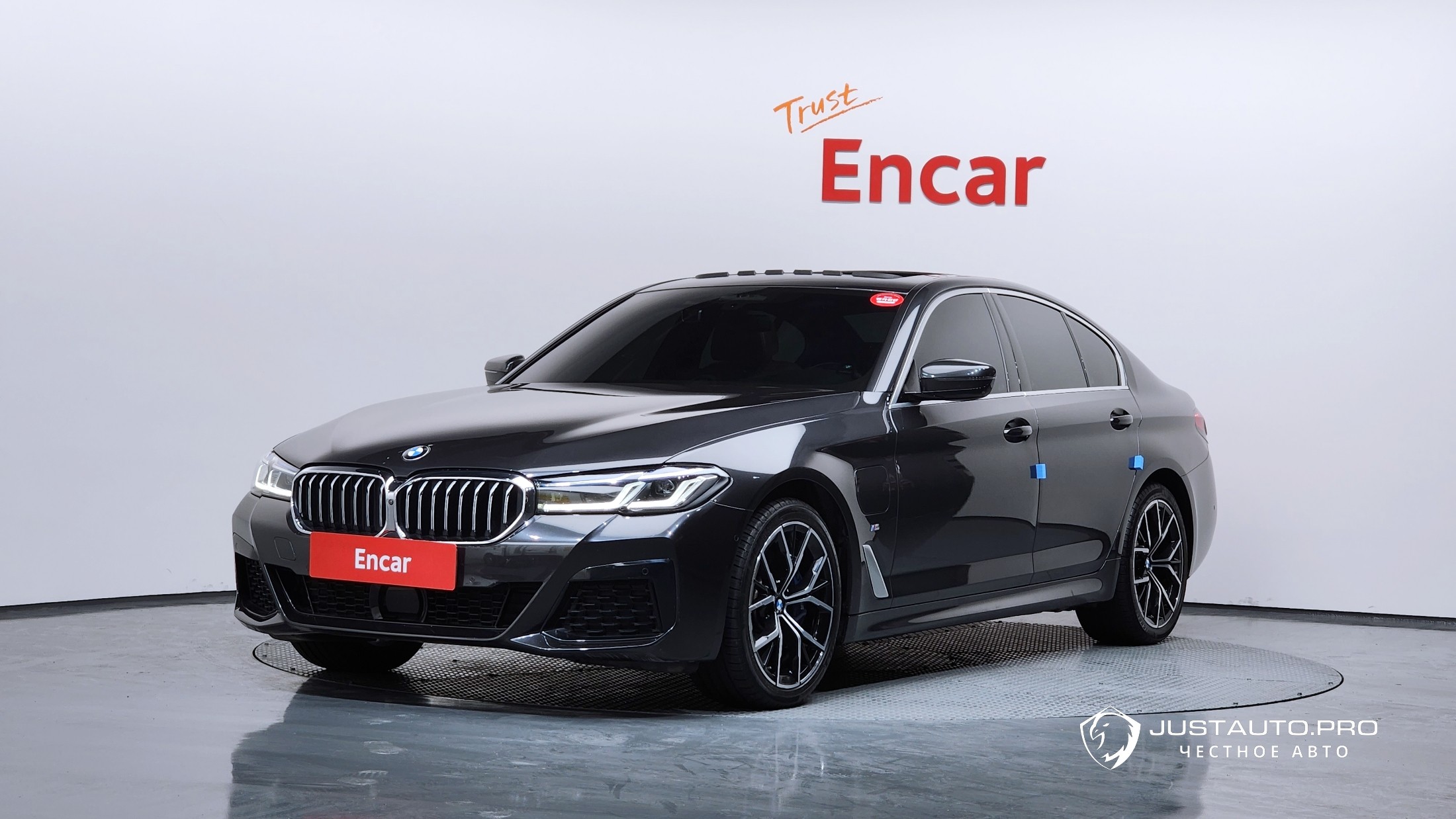 Автомобиль BMW 5-Series