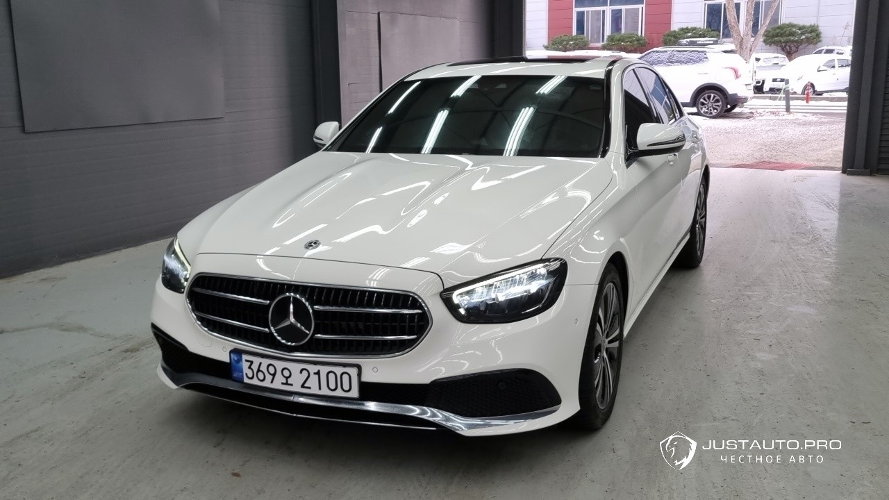 Автомобиль Mercedes-Benz E-Class