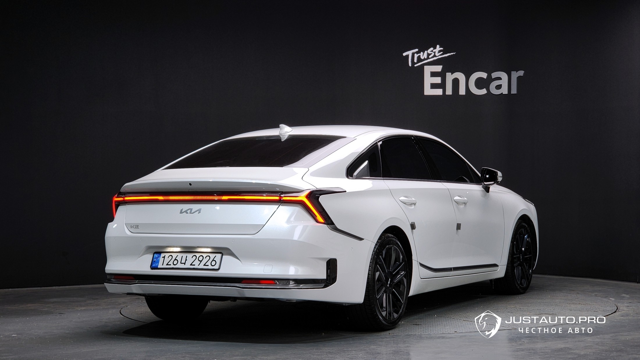 Автомобиль Kia K8