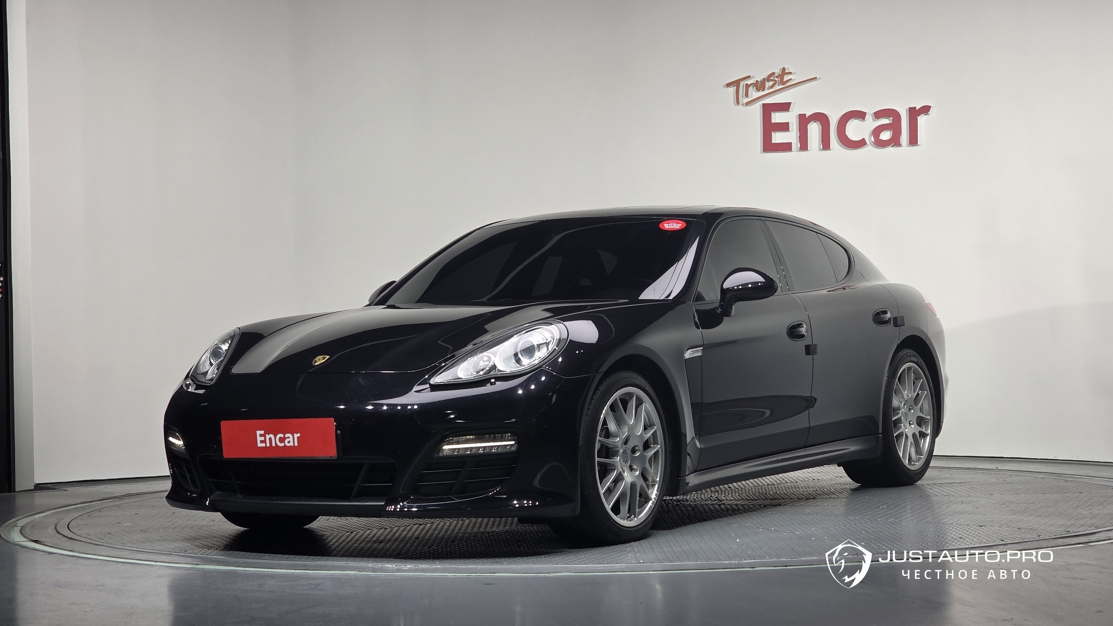 Автомобиль Porsche Panamera