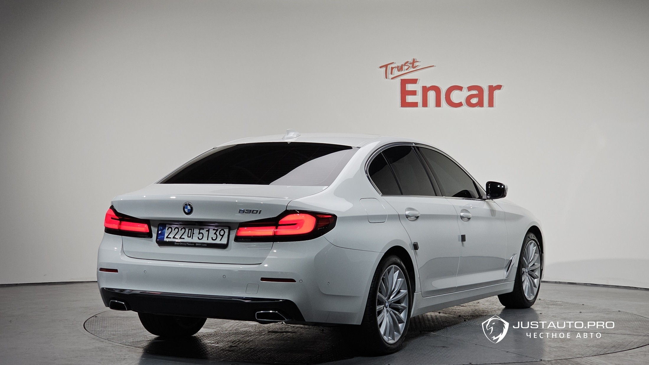 Автомобиль BMW 5-Series