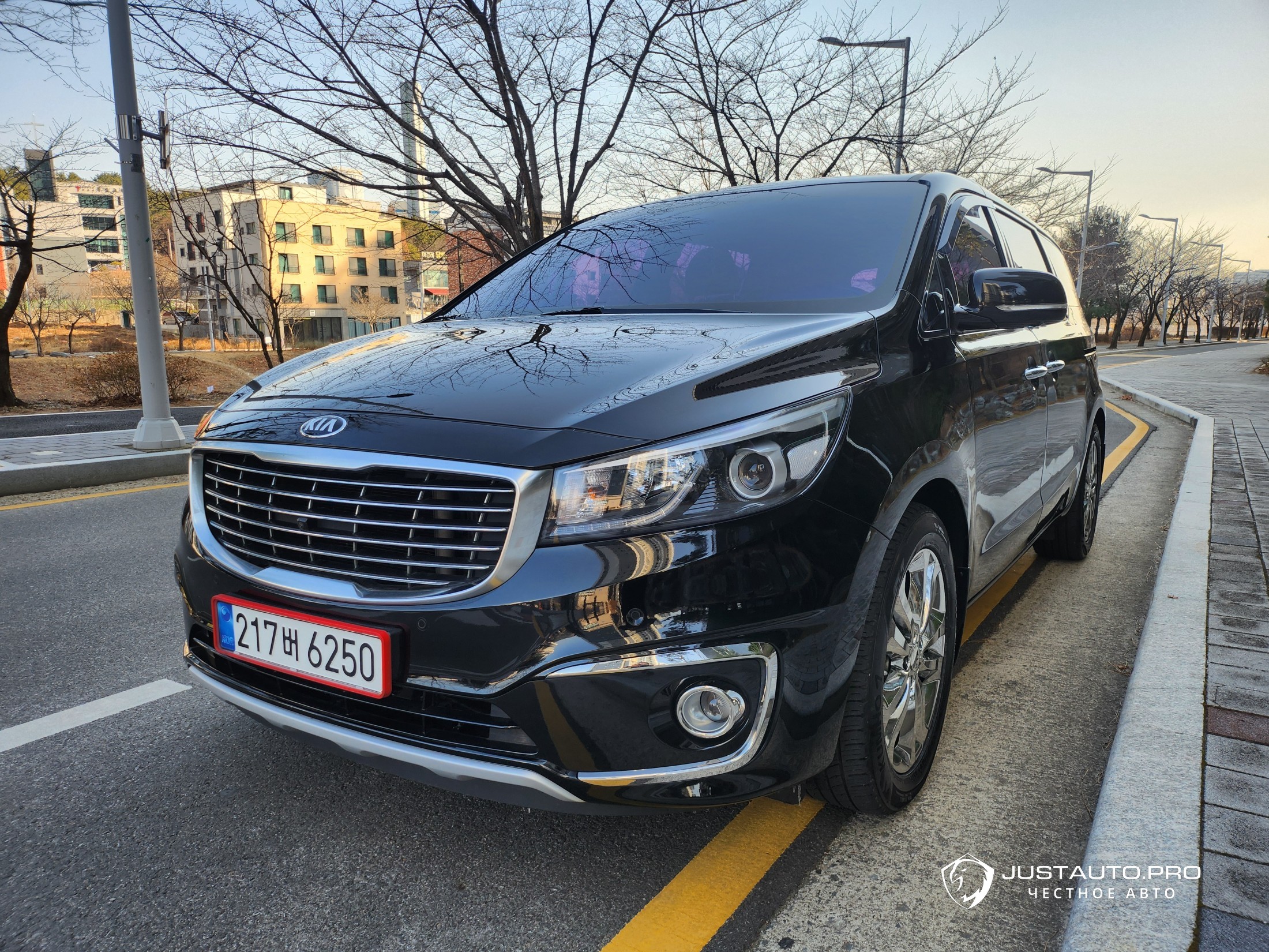 Автомобиль Kia Canival