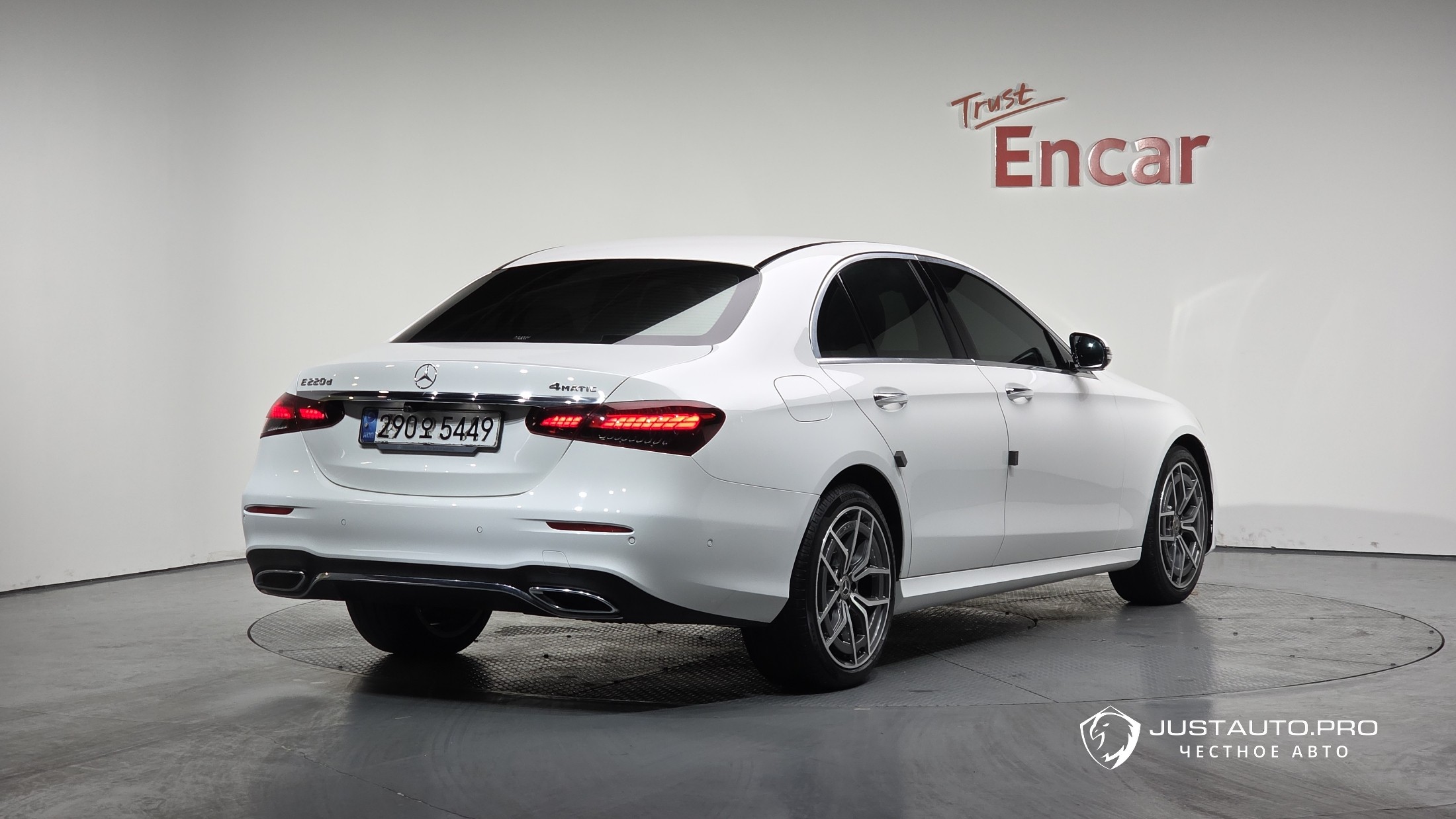 Автомобиль Mercedes-Benz E-Class