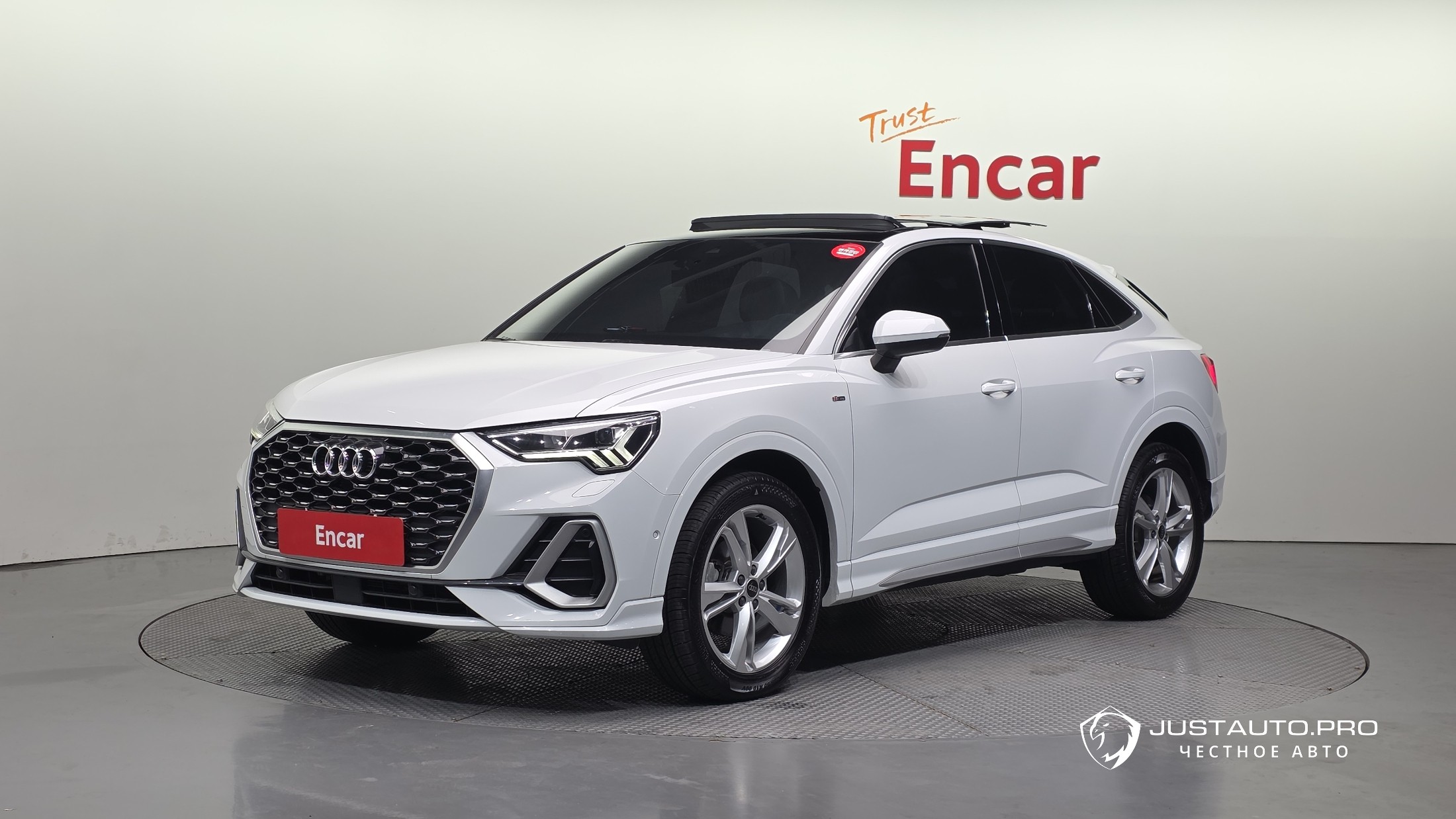 Автомобиль Audi Q3