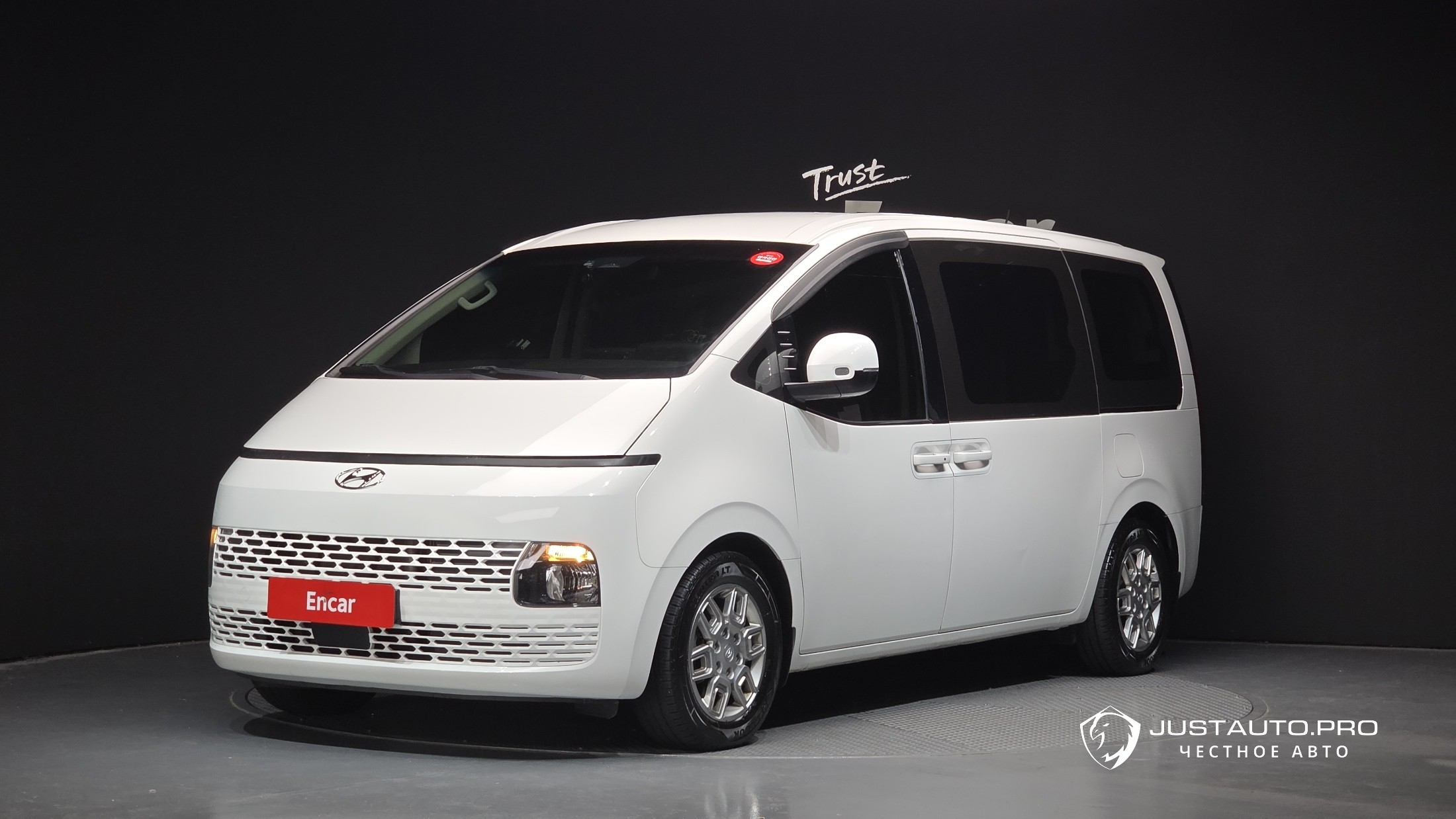 Автомобиль Hyundai Staria