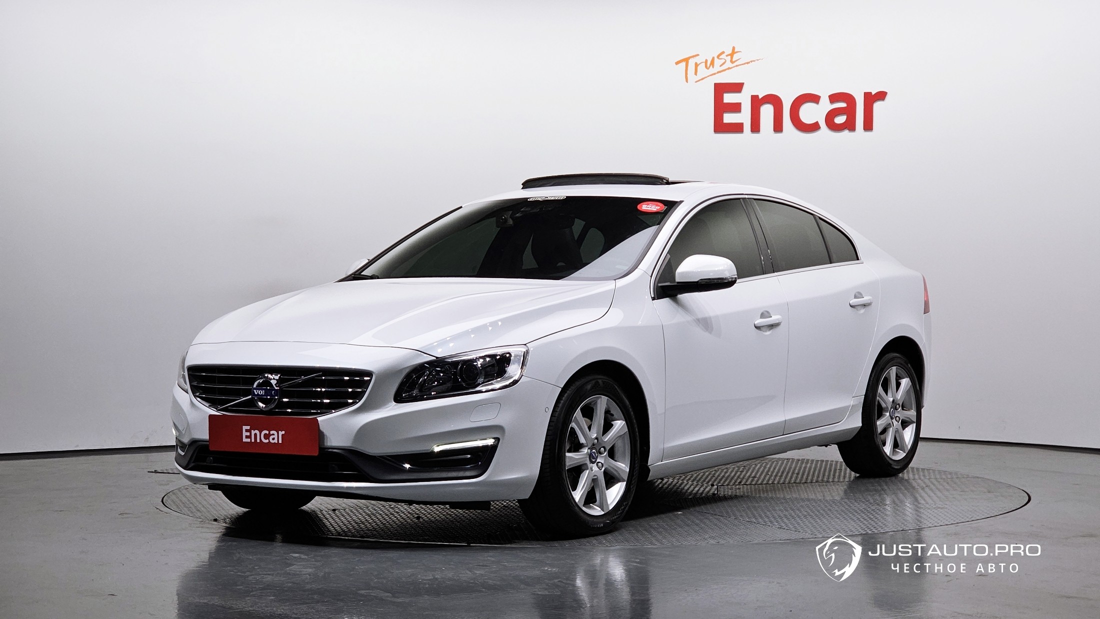 Автомобиль Volvo S60