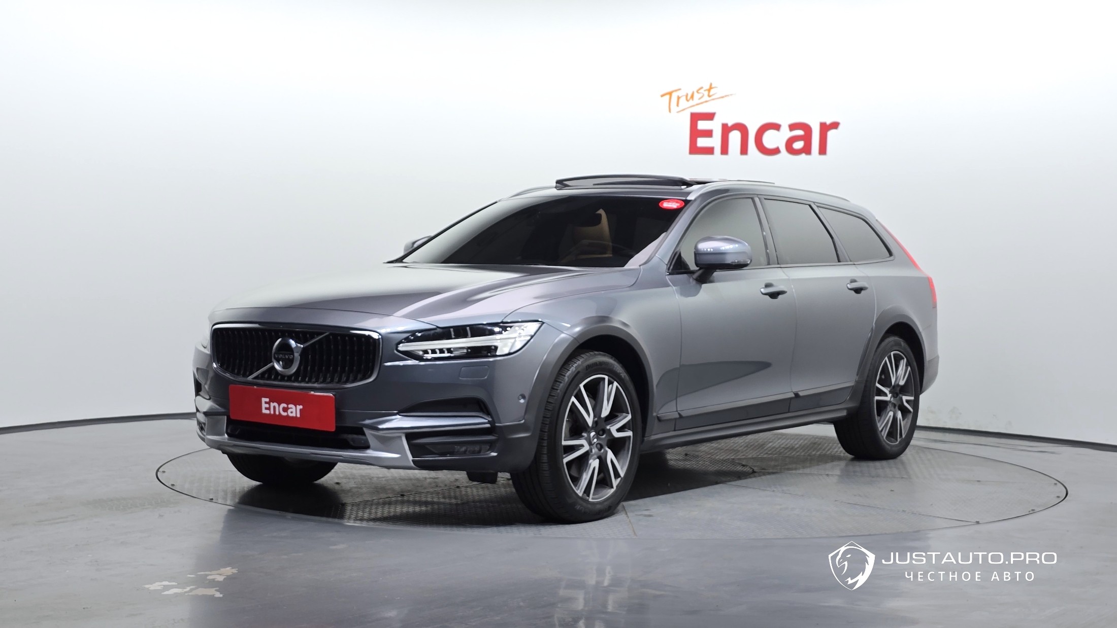 Автомобиль Volvo V90