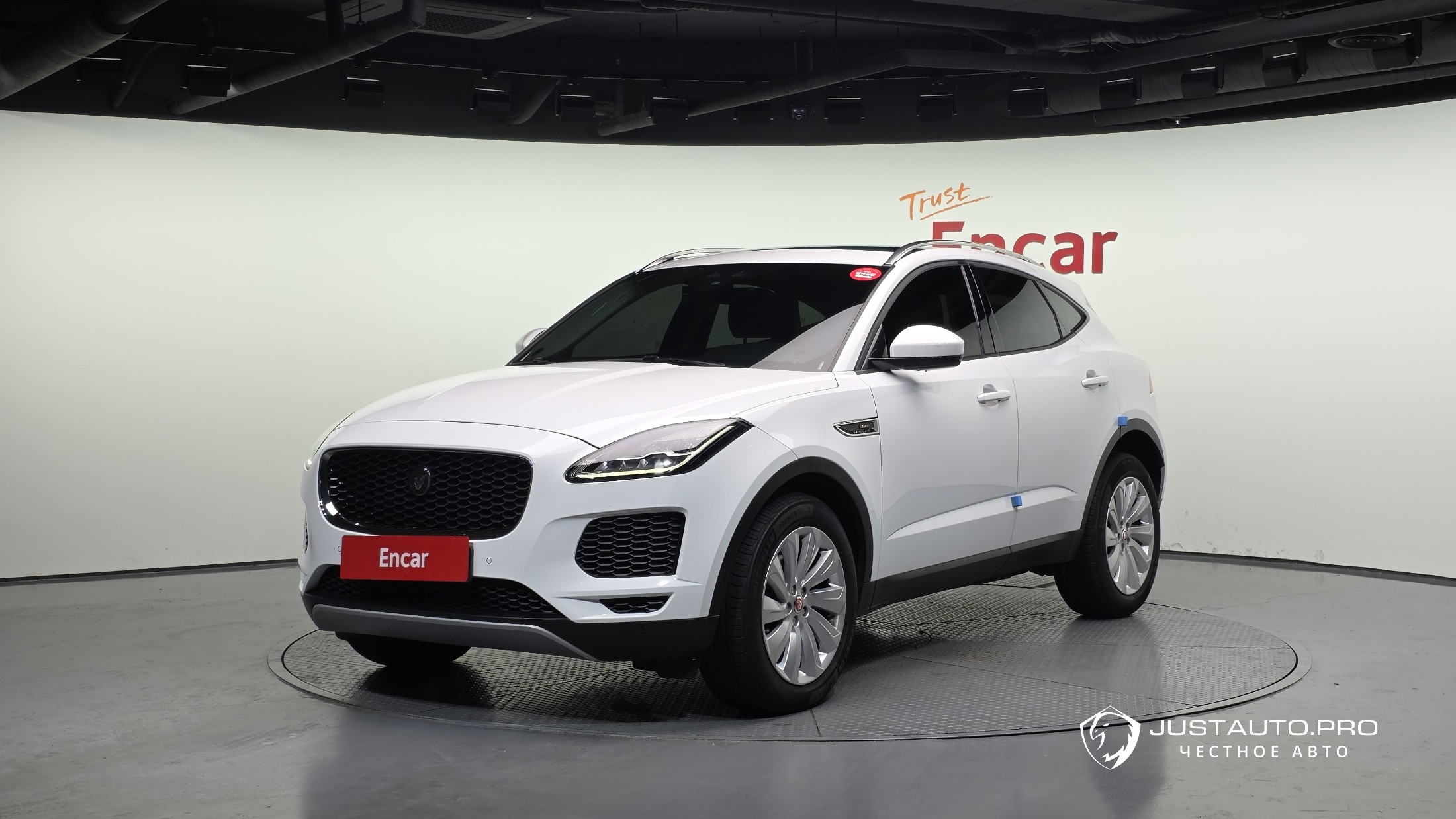 Автомобиль Jaguar E-PACE