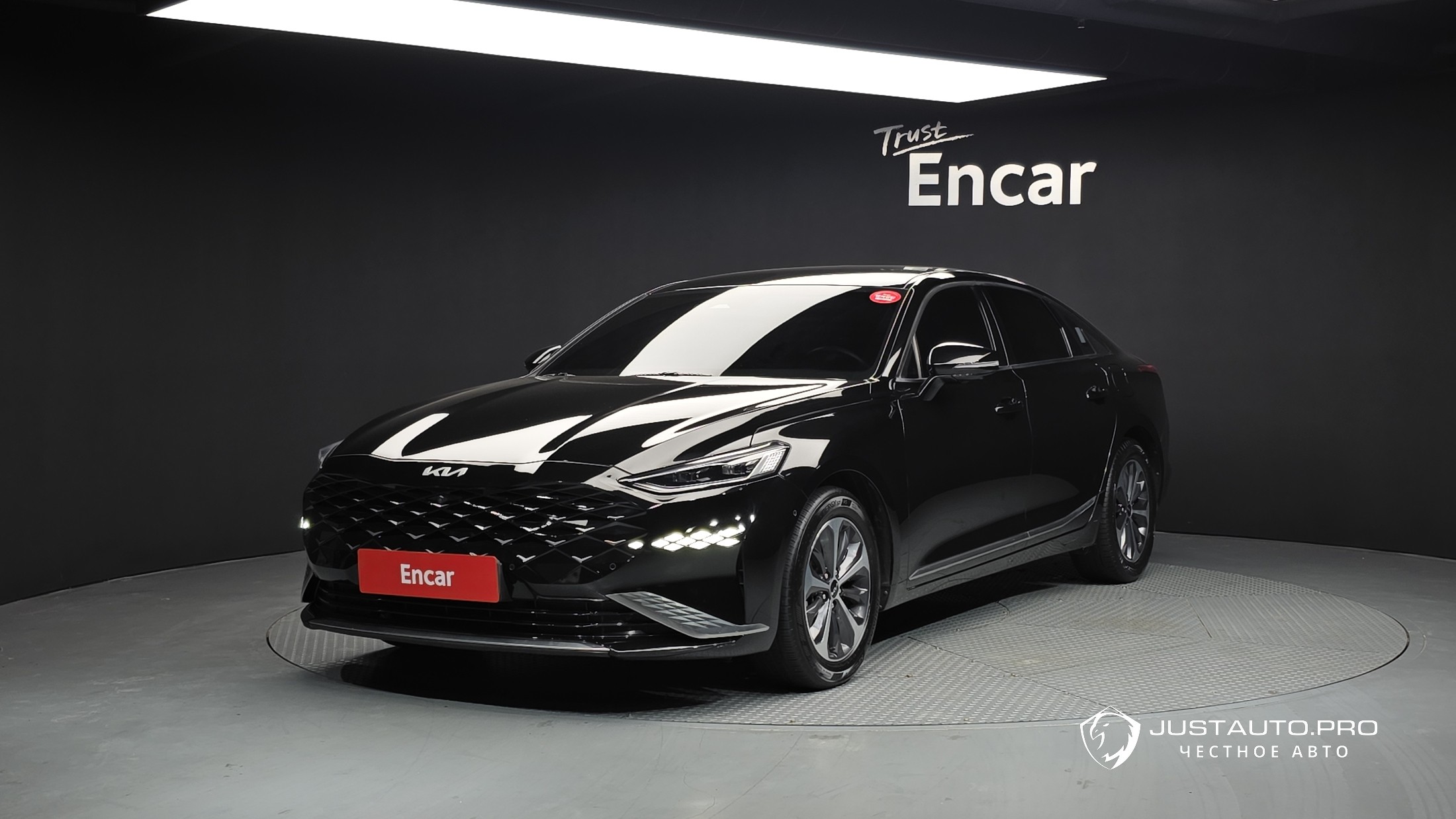 Автомобиль Kia K8