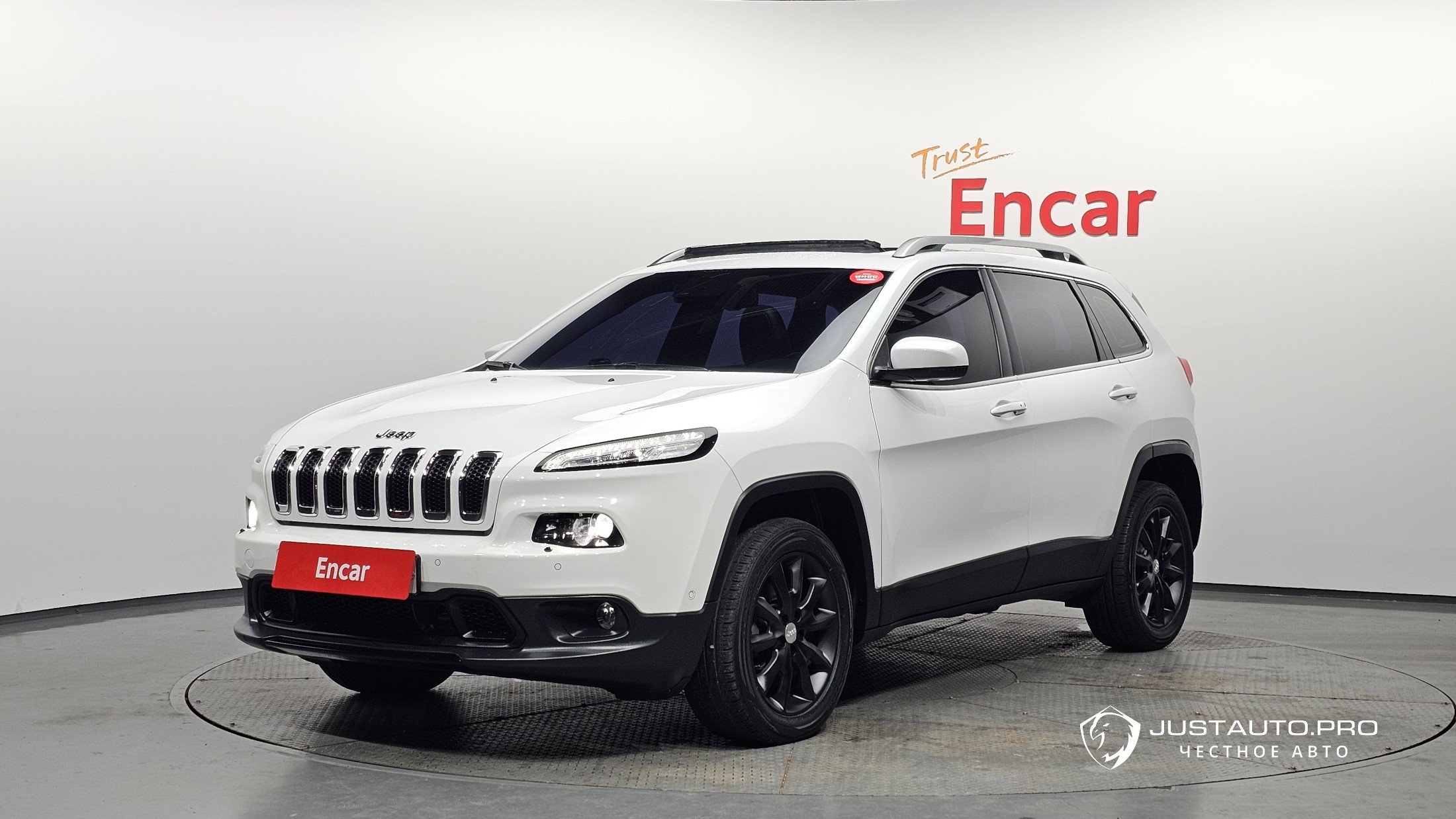 Автомобиль Jeep Cherokee