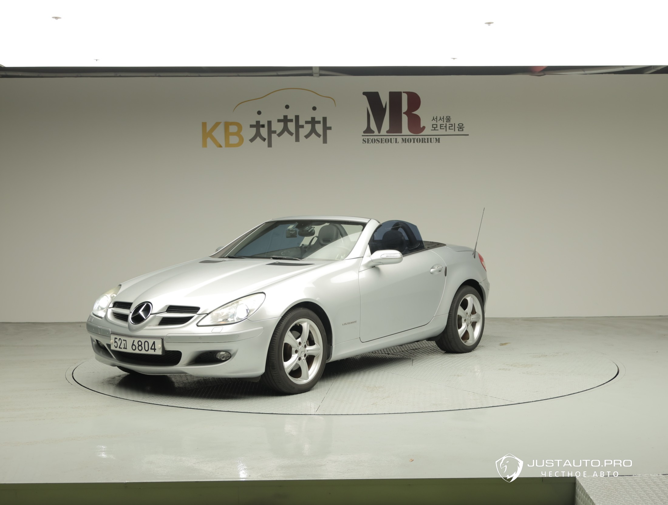 Автомобиль Mercedes-Benz SLK-Class