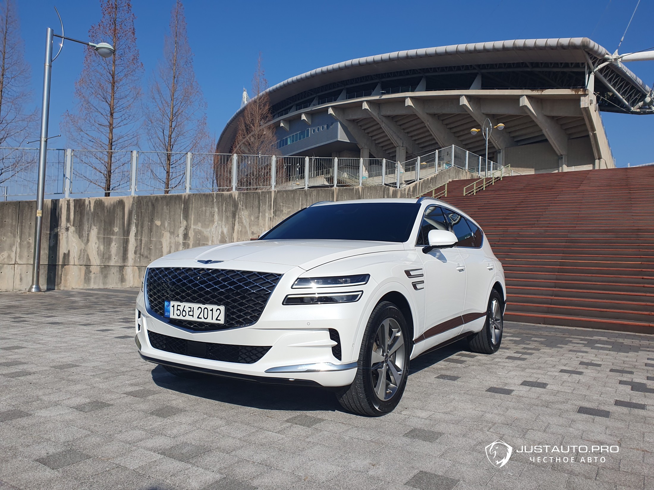 Автомобиль Genesis GV80