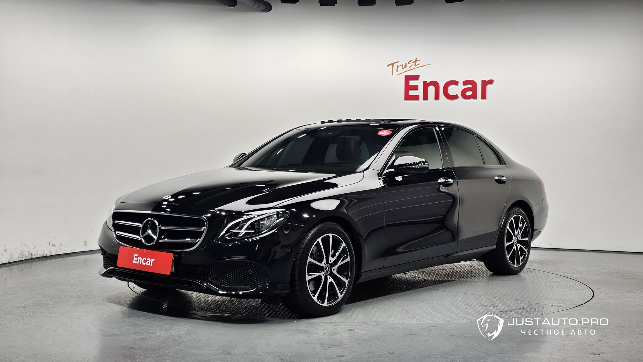 Автомобиль Mercedes-Benz E-Class