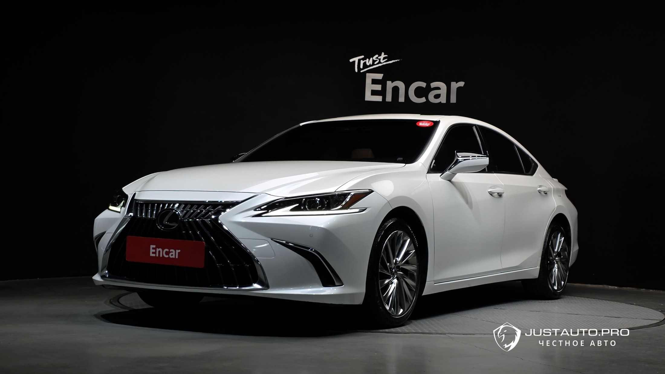 Автомобиль Lexus ES