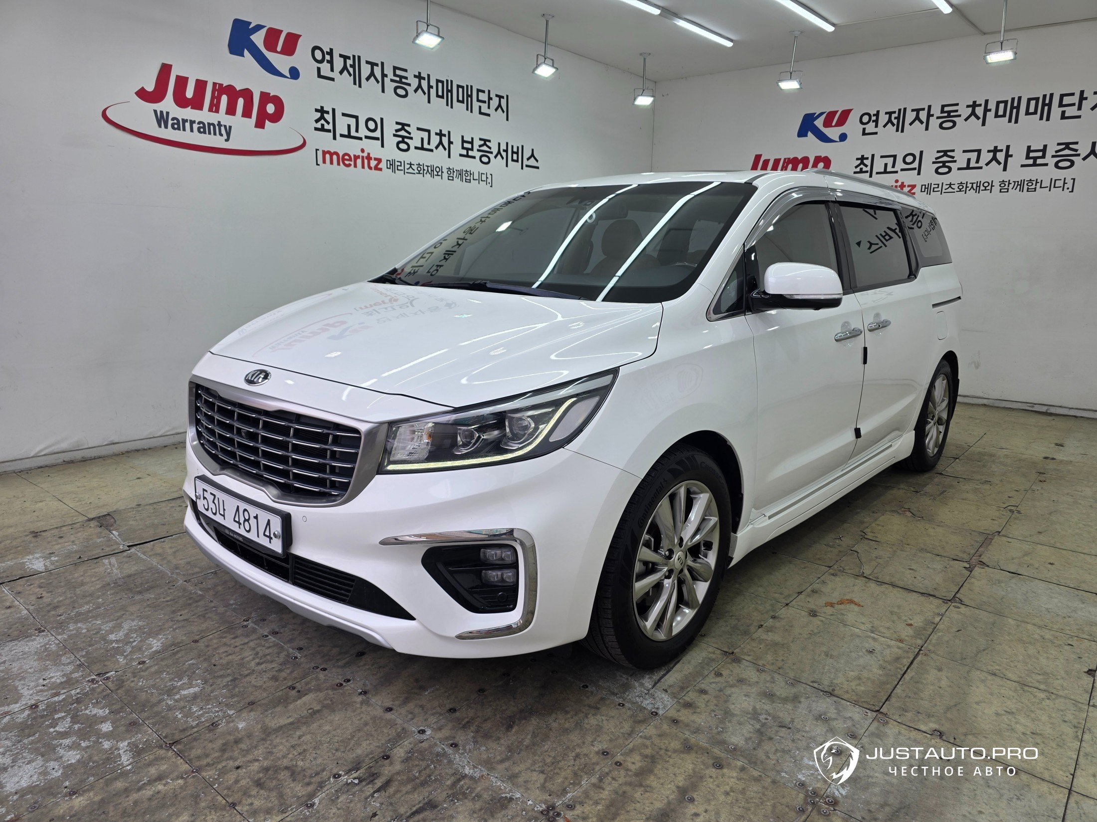 Автомобиль Kia Canival