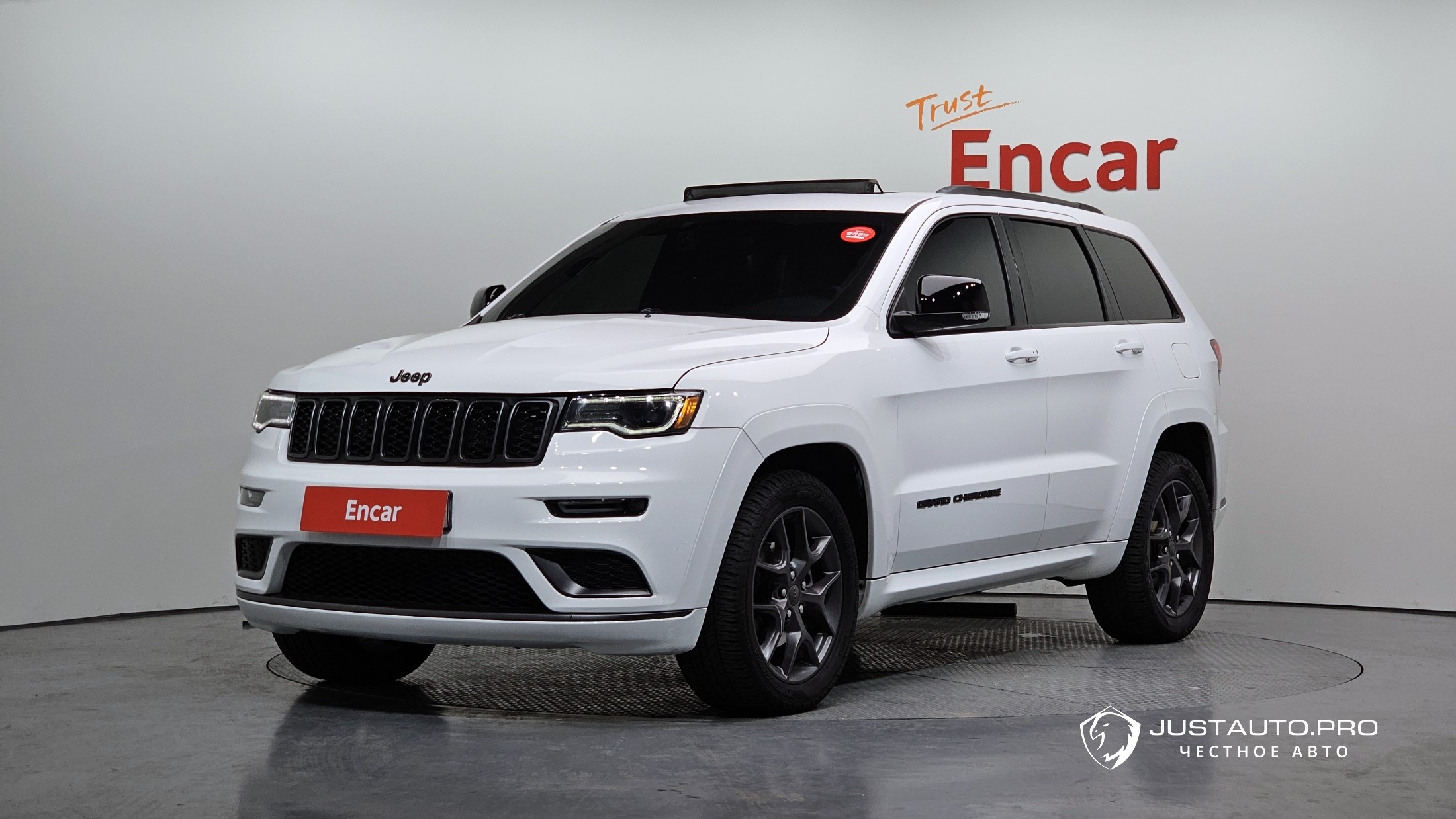 Автомобиль Jeep Cherokee