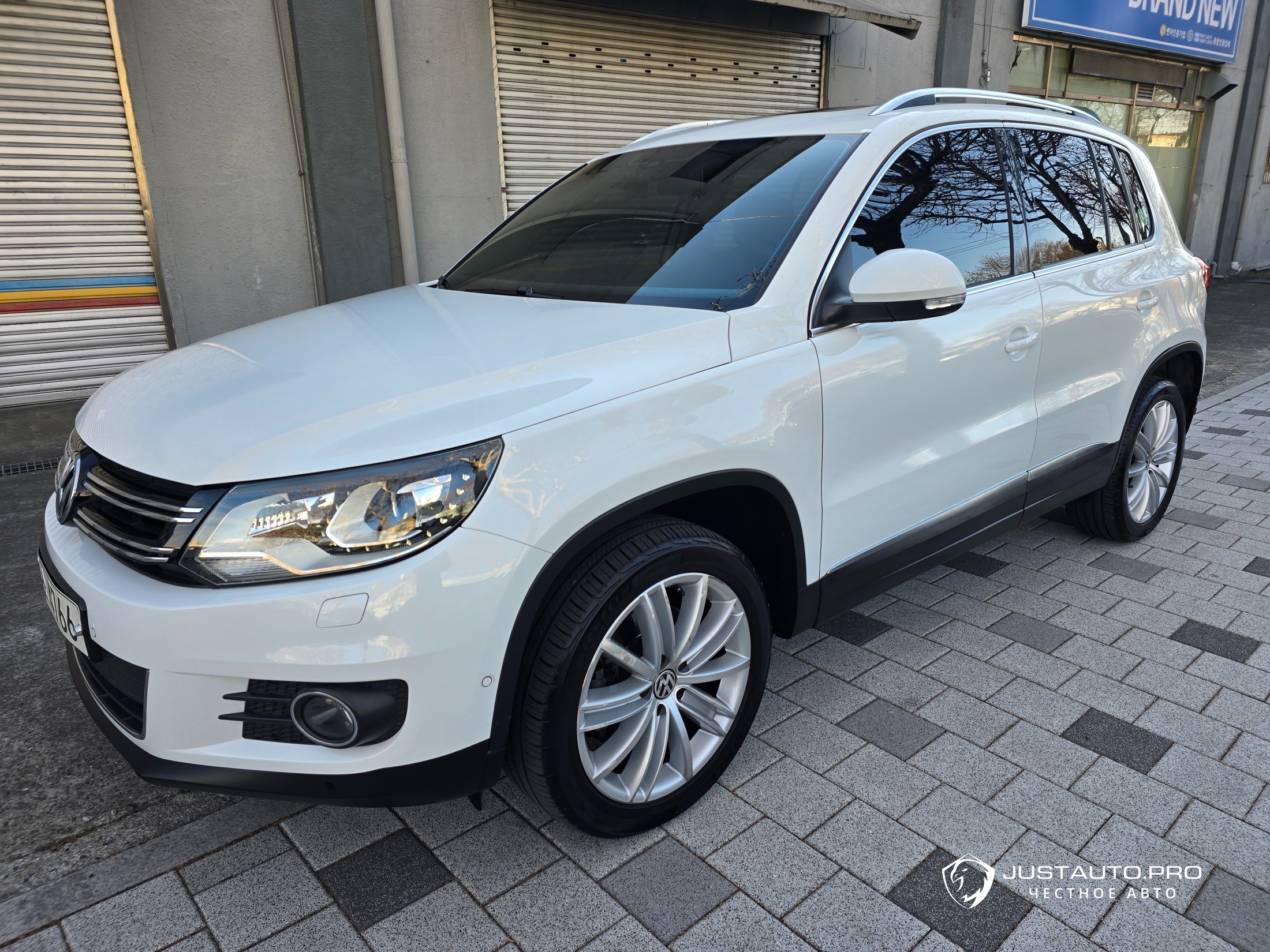 Автомобиль Volkswagen Tiguan