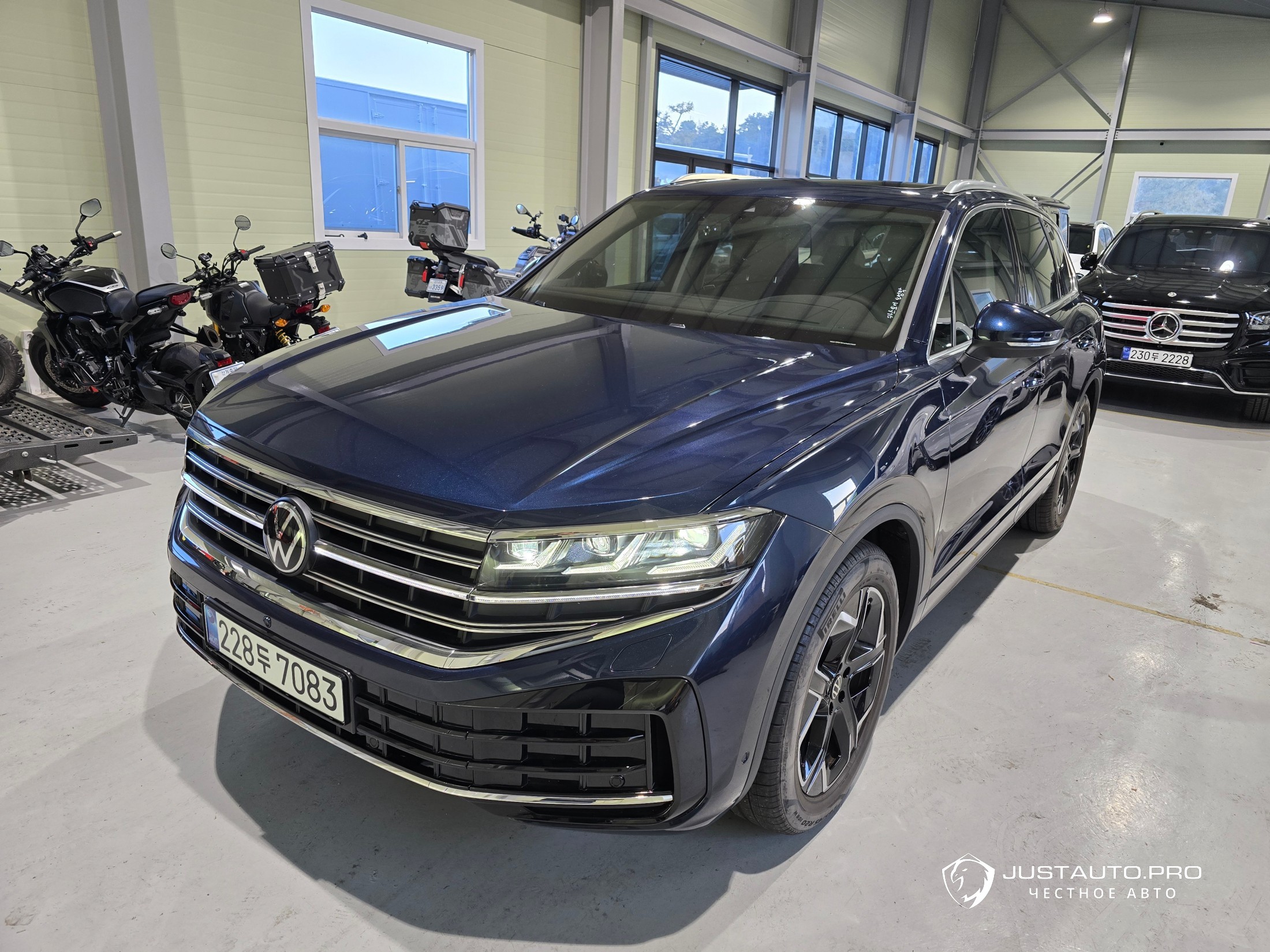 Автомобиль Volkswagen Touareg