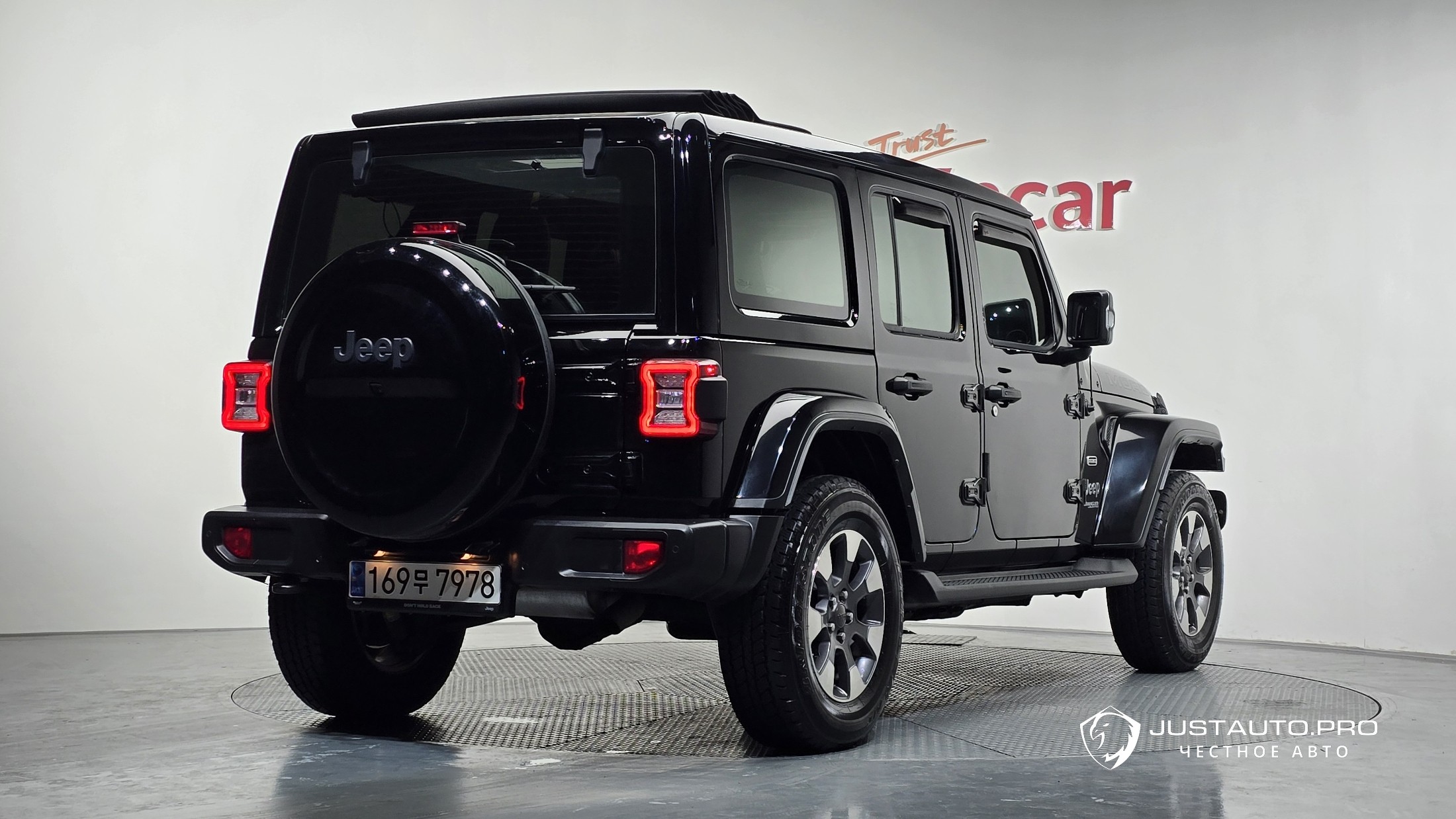 Автомобиль Jeep Wrangler