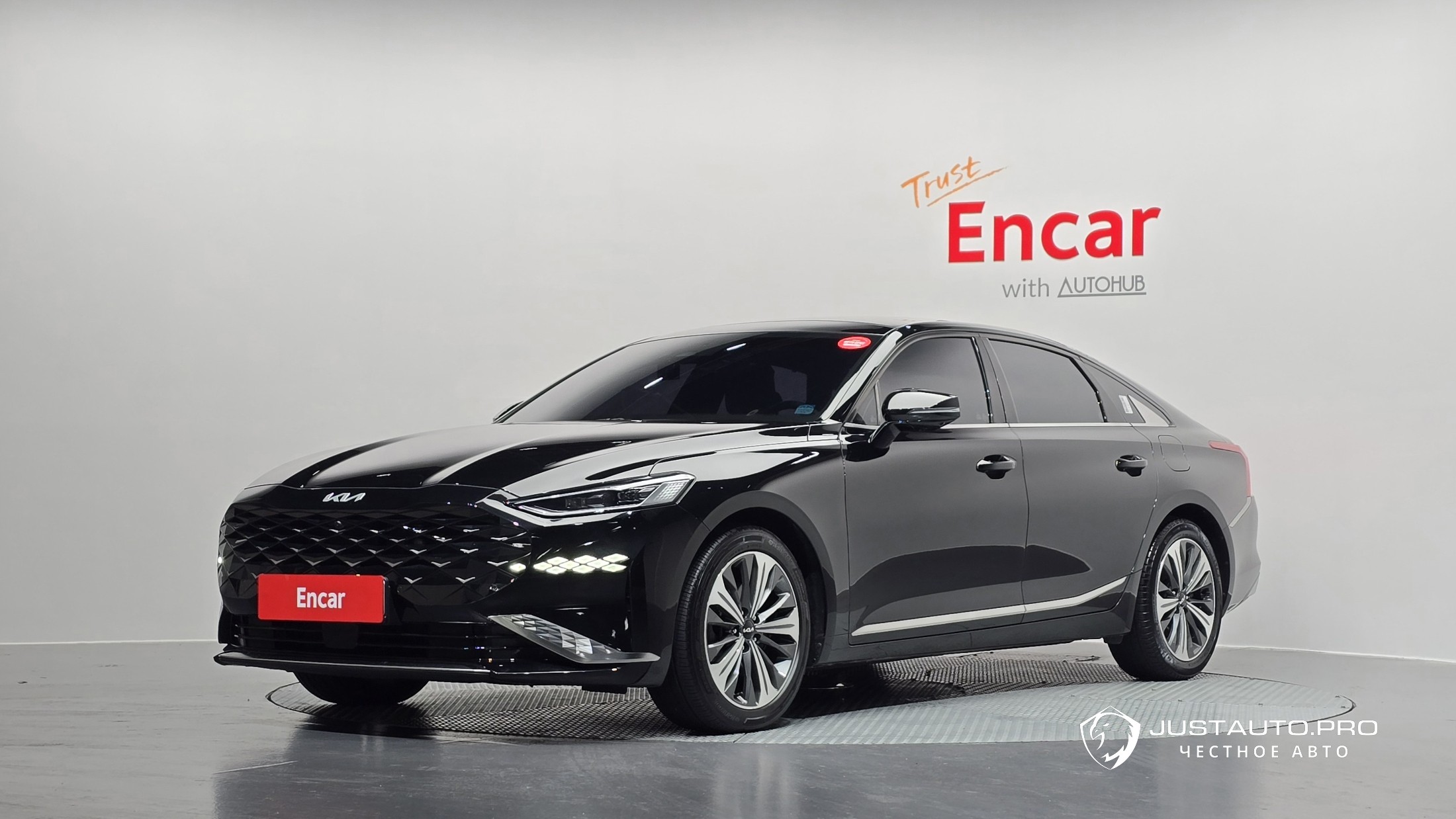 Автомобиль Kia K8