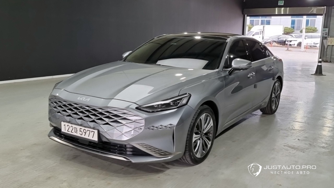 Автомобиль Kia K8