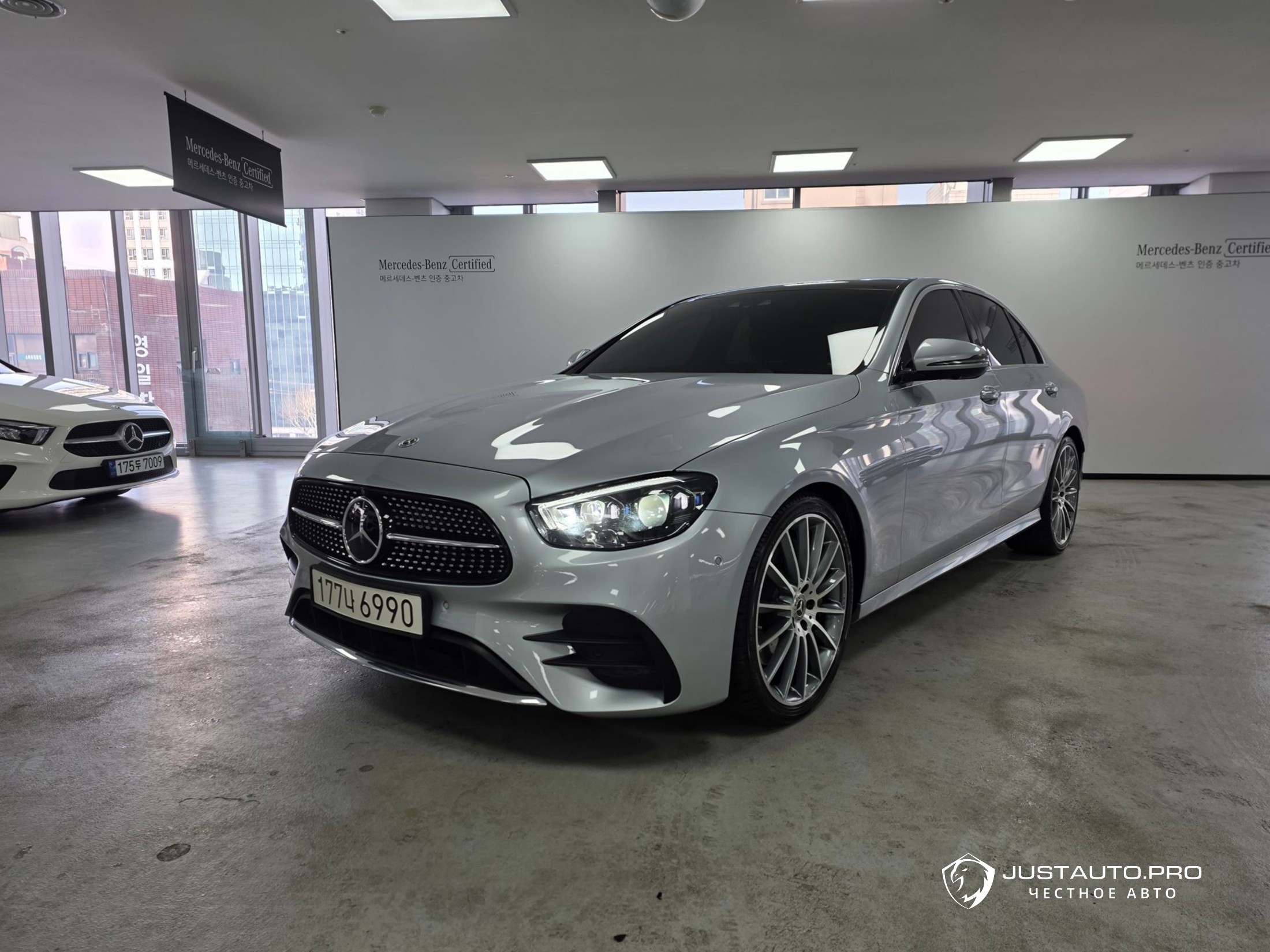 Автомобиль Mercedes-Benz E-Class