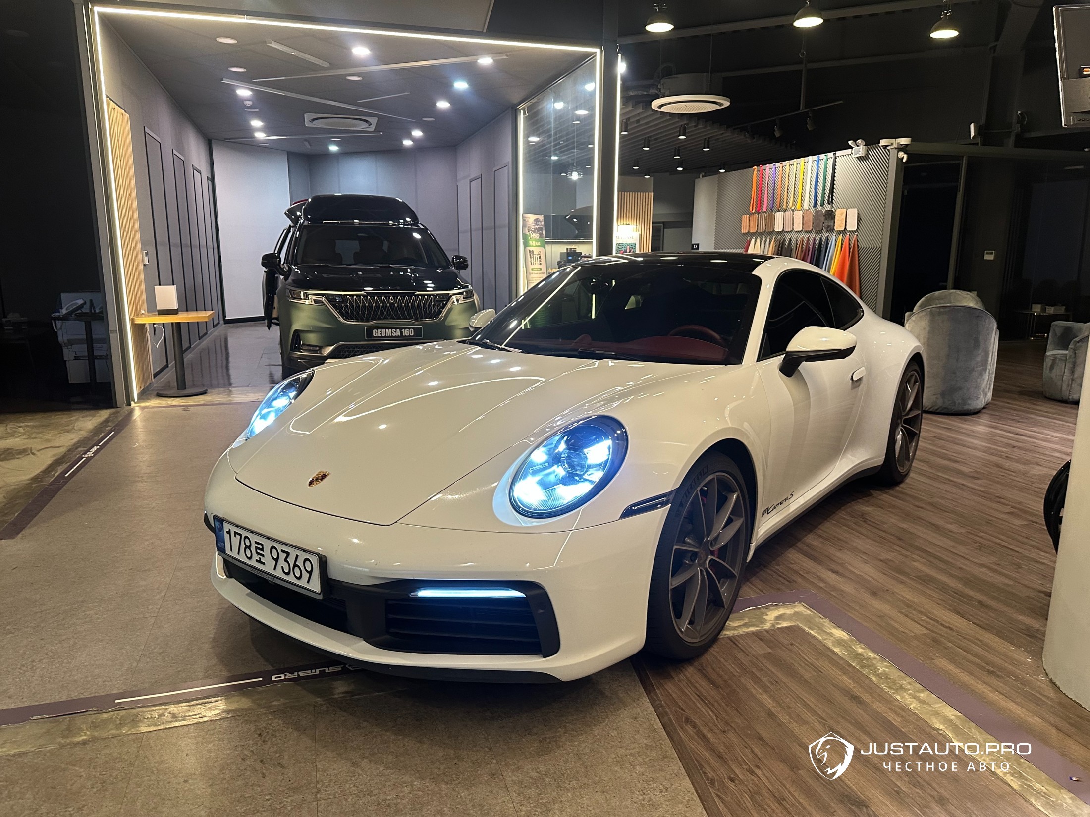 Автомобиль Porsche 911