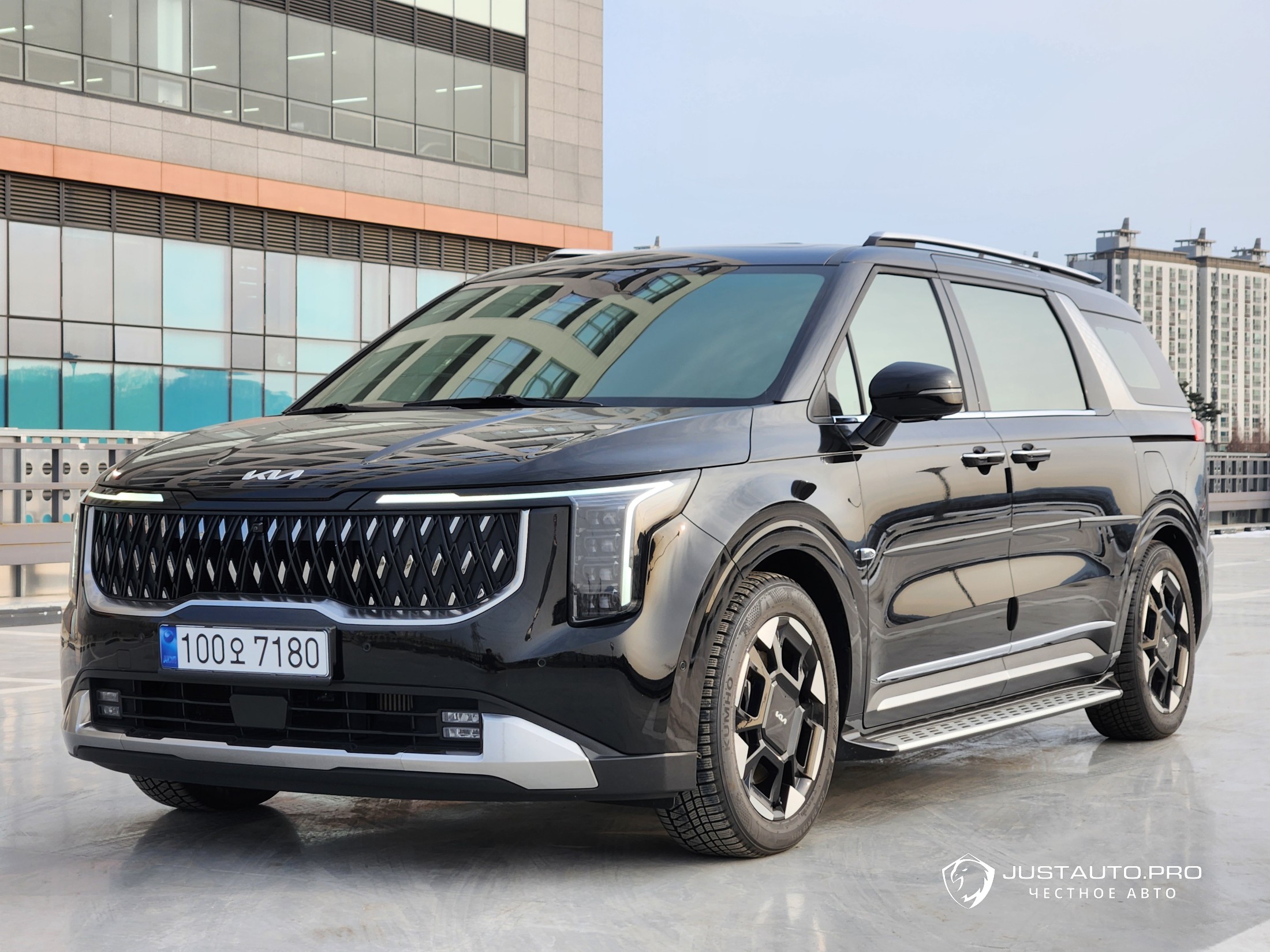 Автомобиль Kia Canival