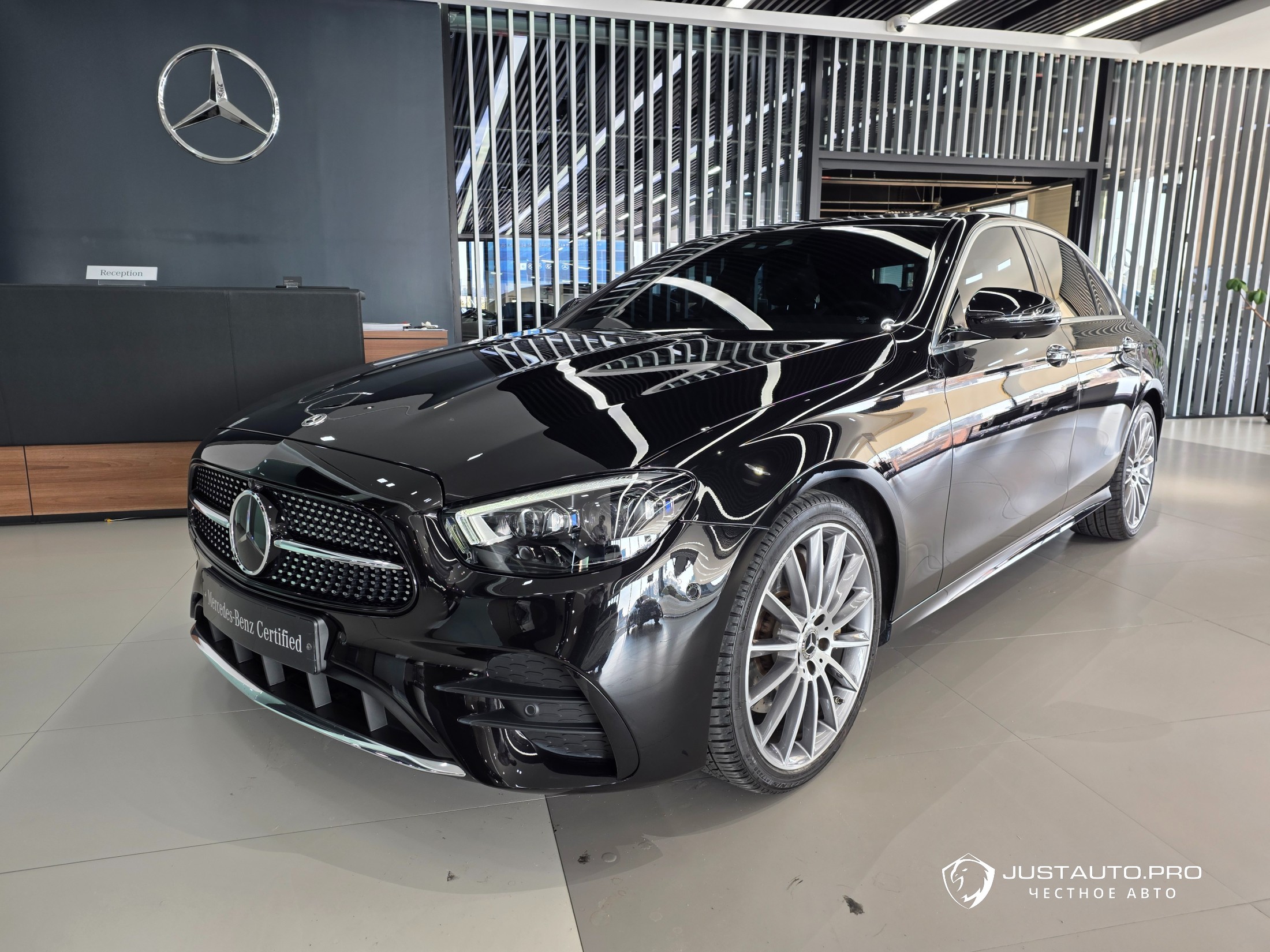 Автомобиль Mercedes-Benz E-Class