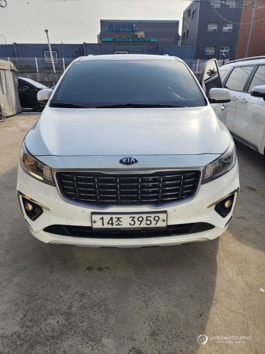 Автомобиль Kia Canival