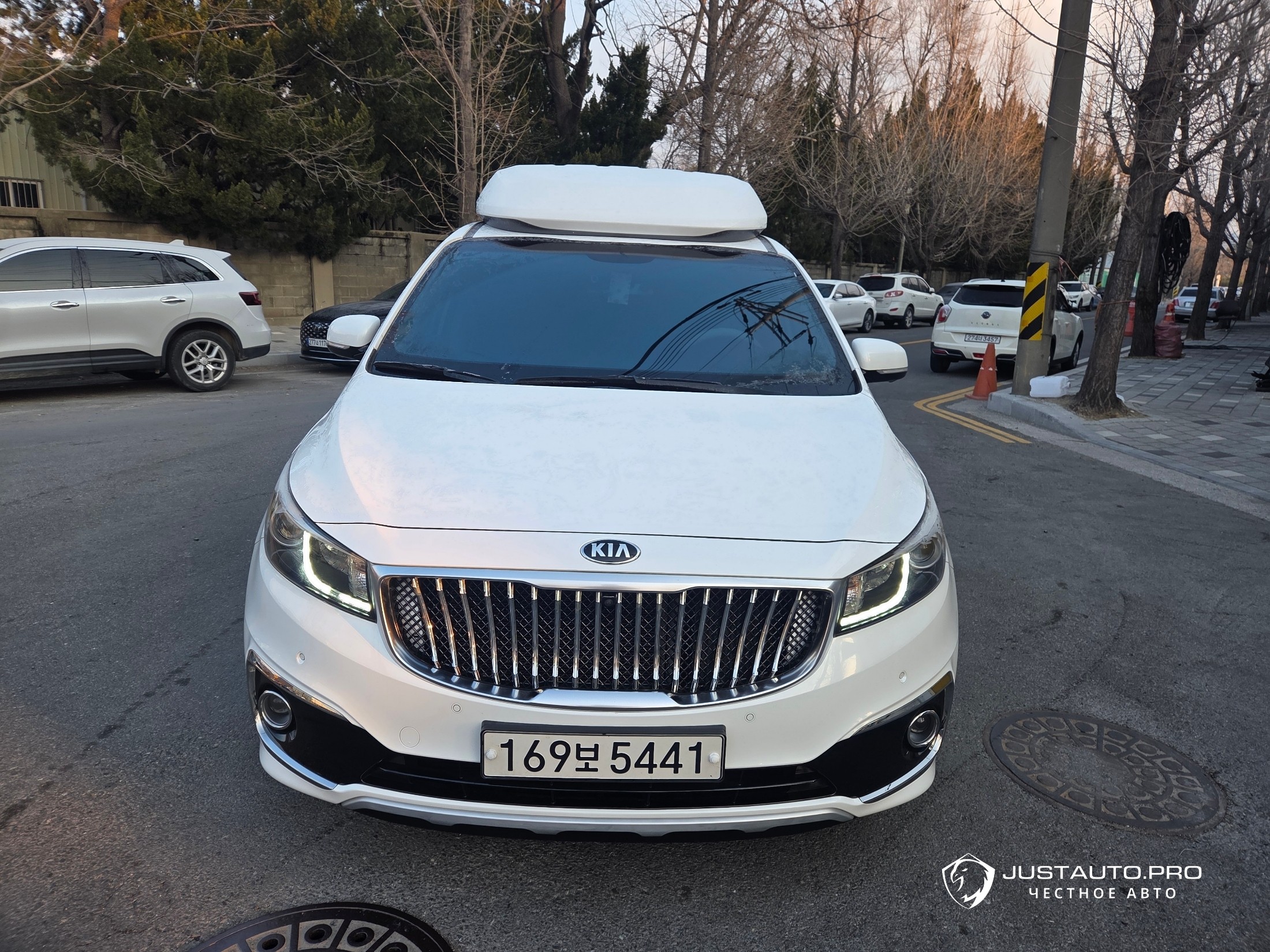 Автомобиль Kia Canival