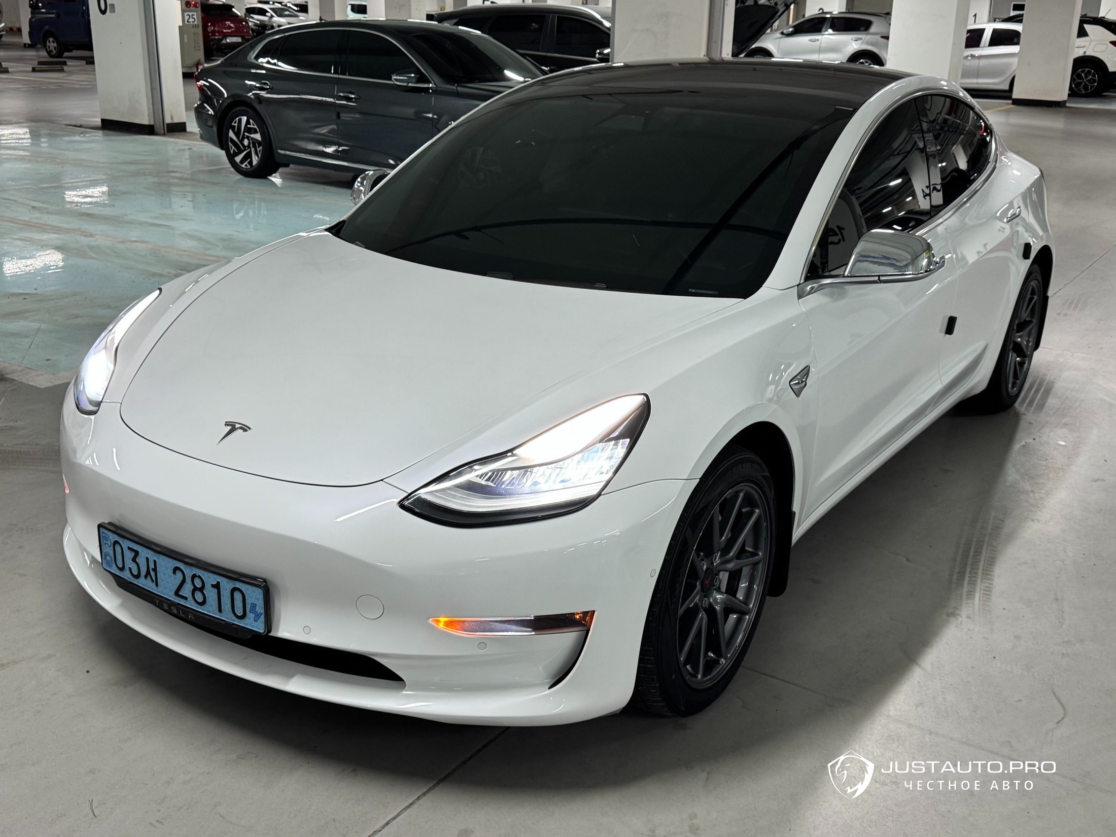 Автомобиль Tesla Model 3