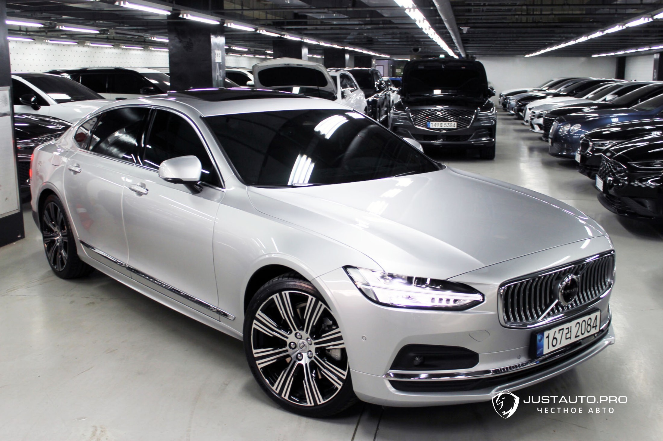 Автомобиль Volvo S90