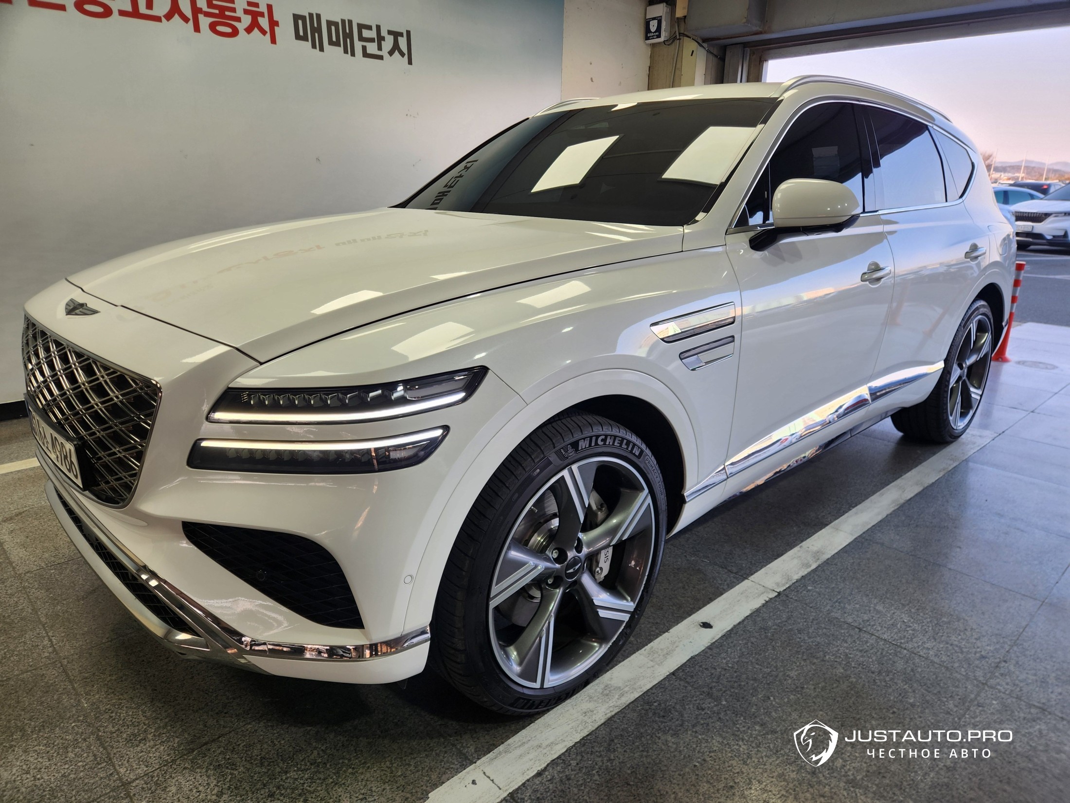Автомобиль Genesis GV80