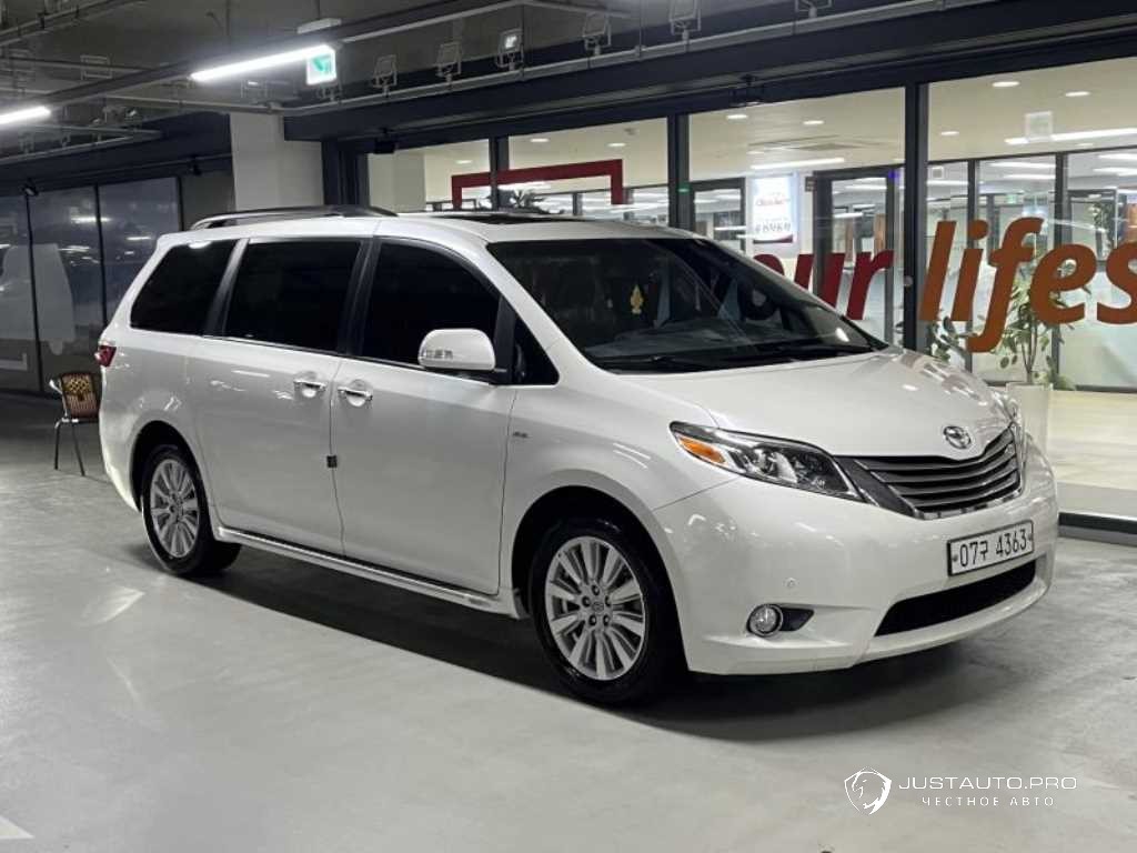Автомобиль Toyota Sienna