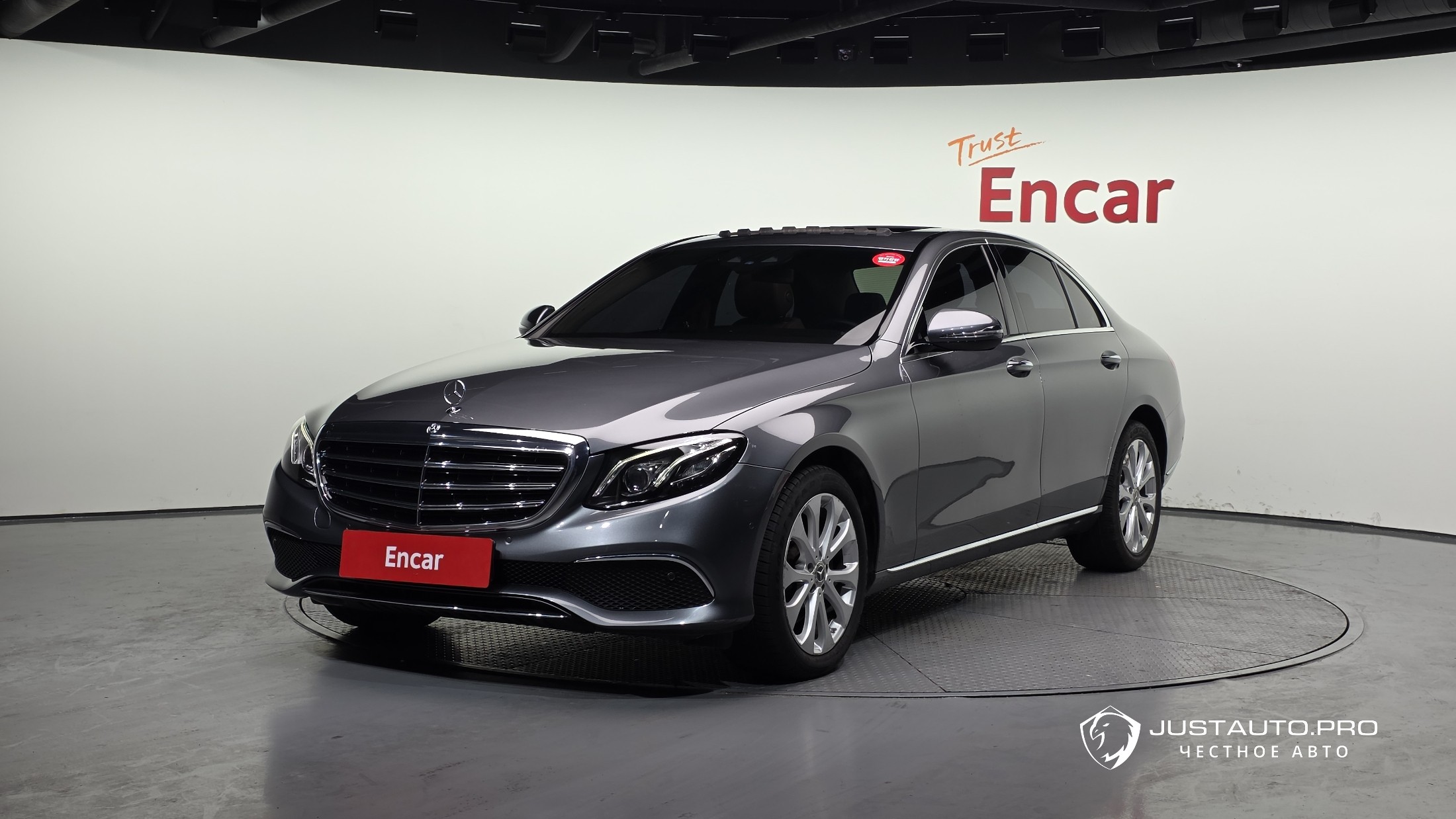 Автомобиль Mercedes-Benz E-Class