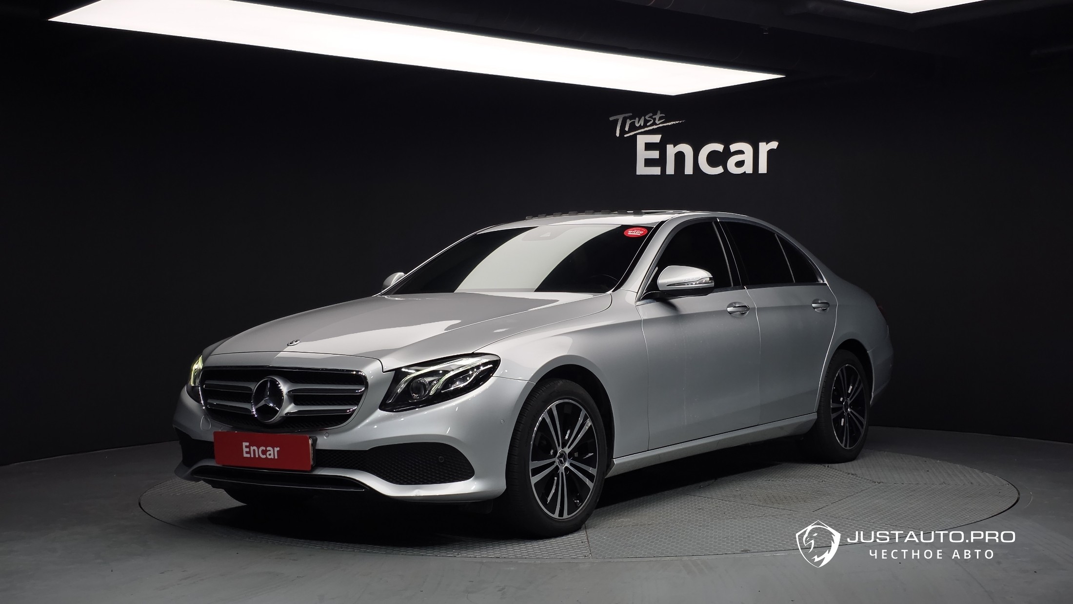 Автомобиль Mercedes-Benz E-Class