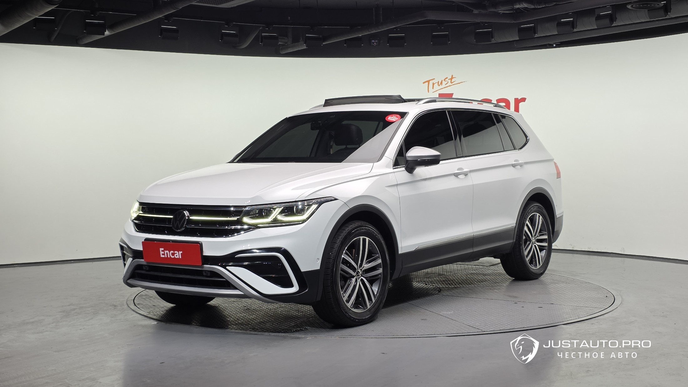 Автомобиль Volkswagen Tiguan