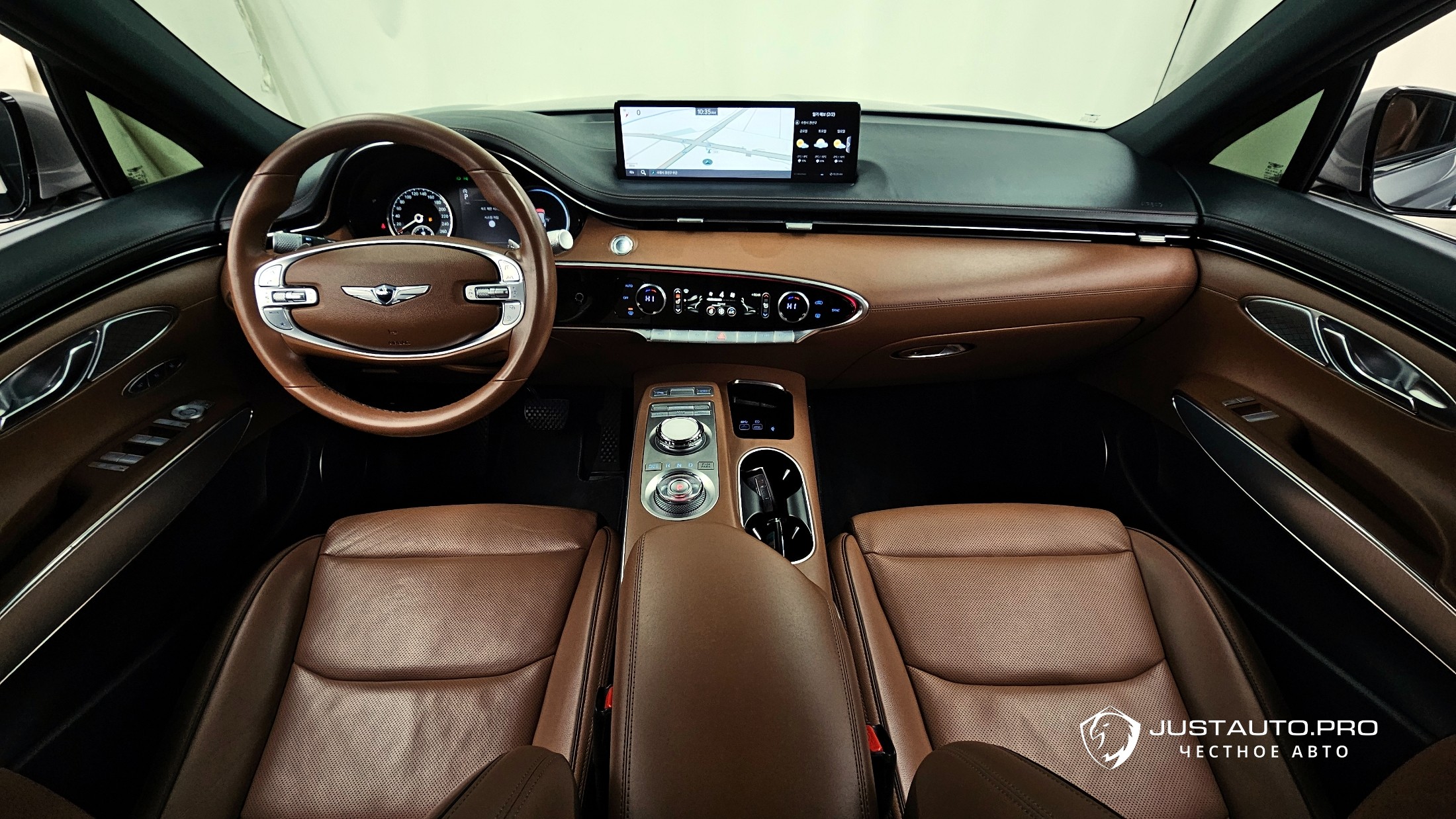 Автомобиль Genesis GV70