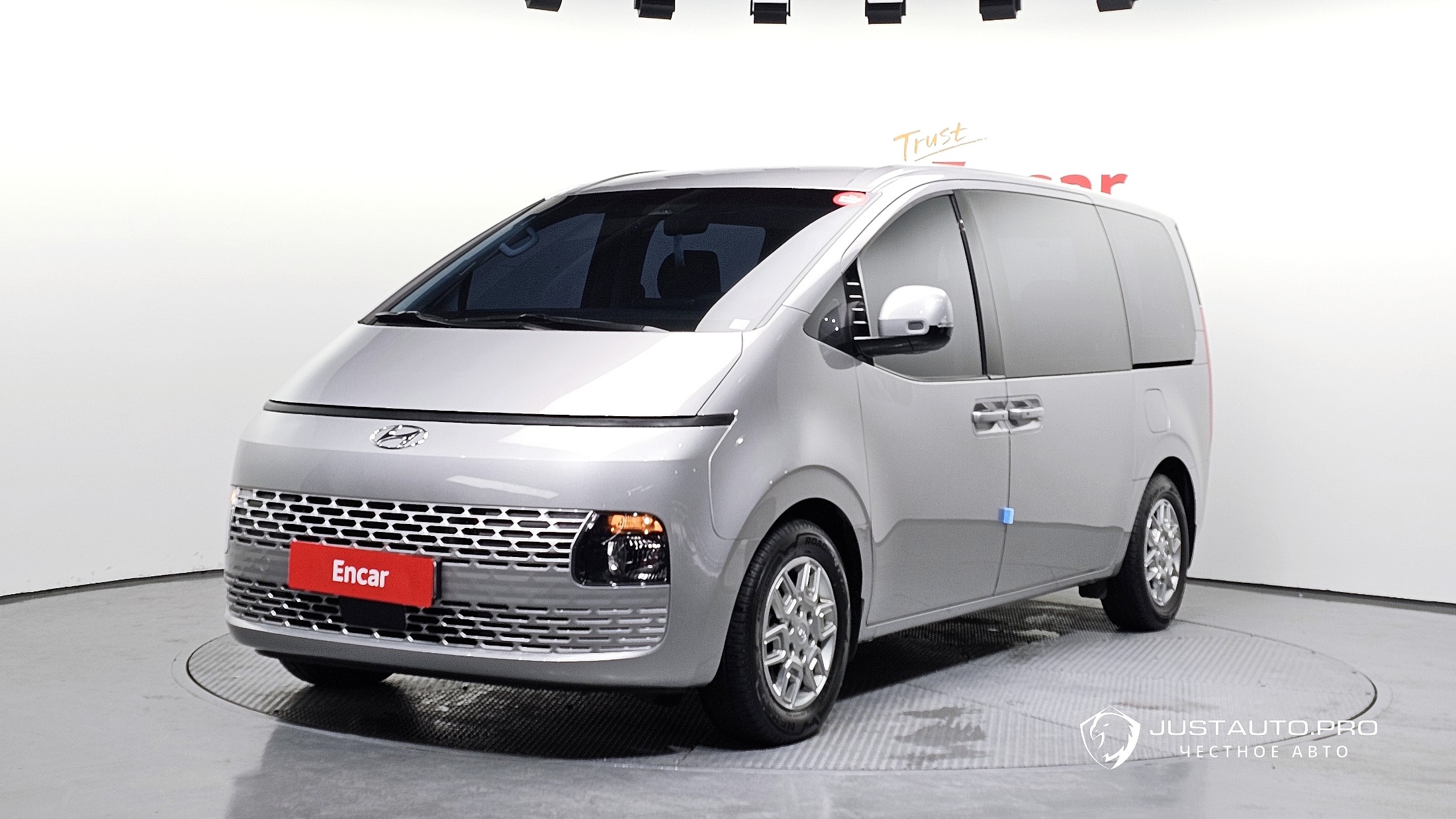 Автомобиль Hyundai Staria