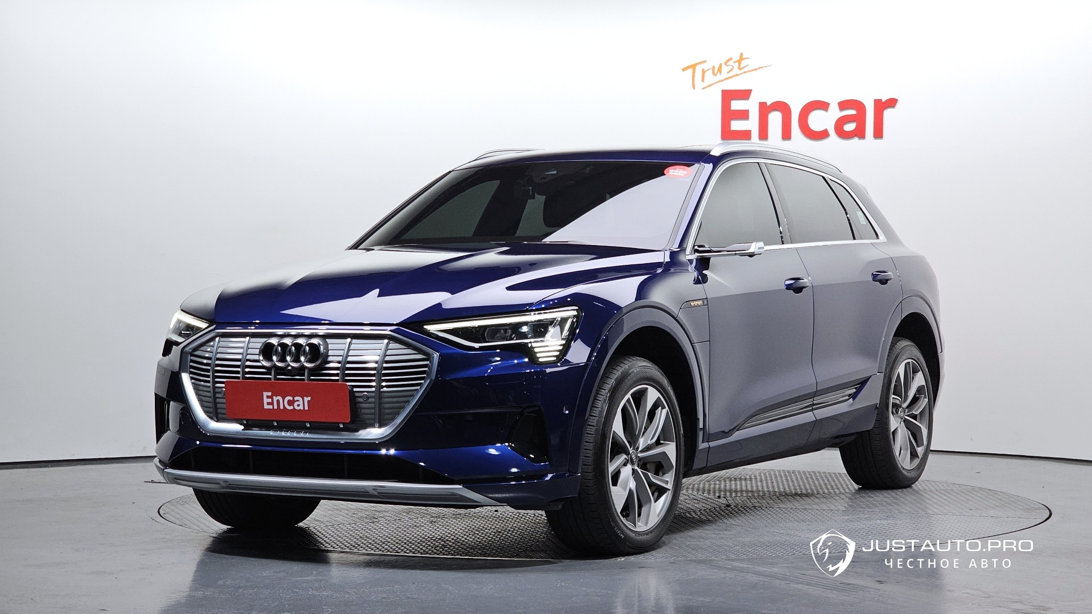 Автомобиль Audi e-tron