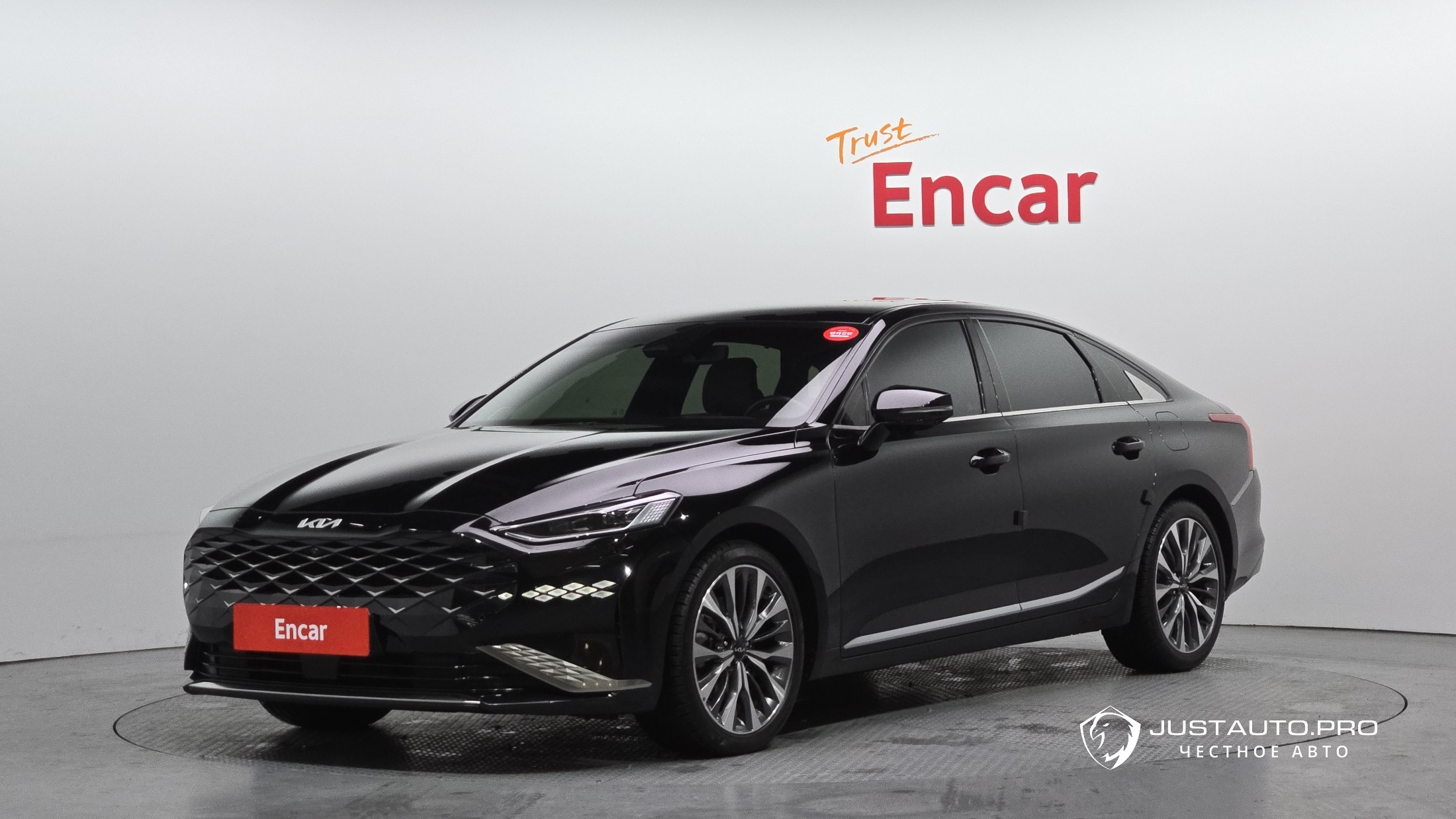 Автомобиль Kia K8