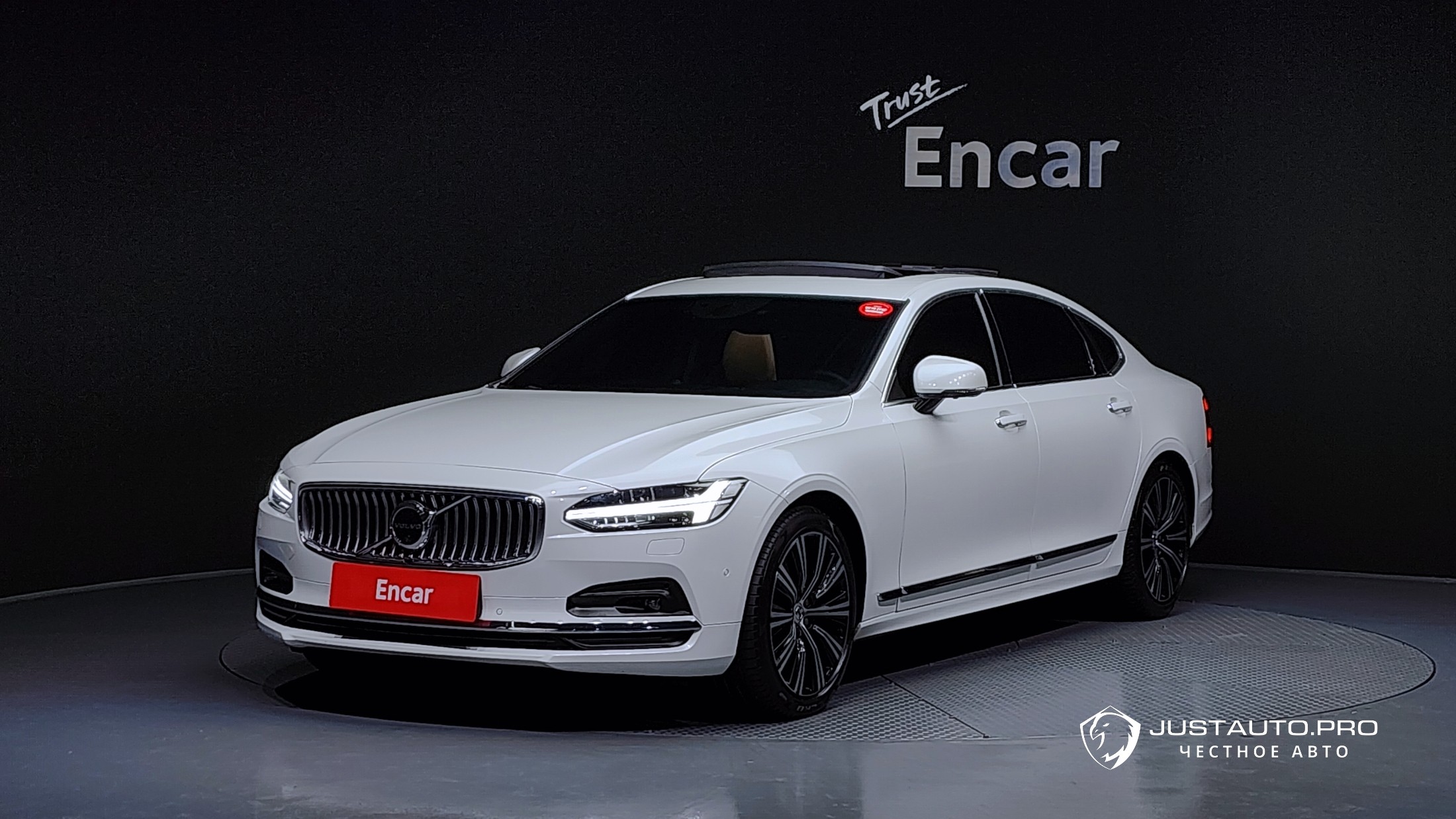 Автомобиль Volvo S90