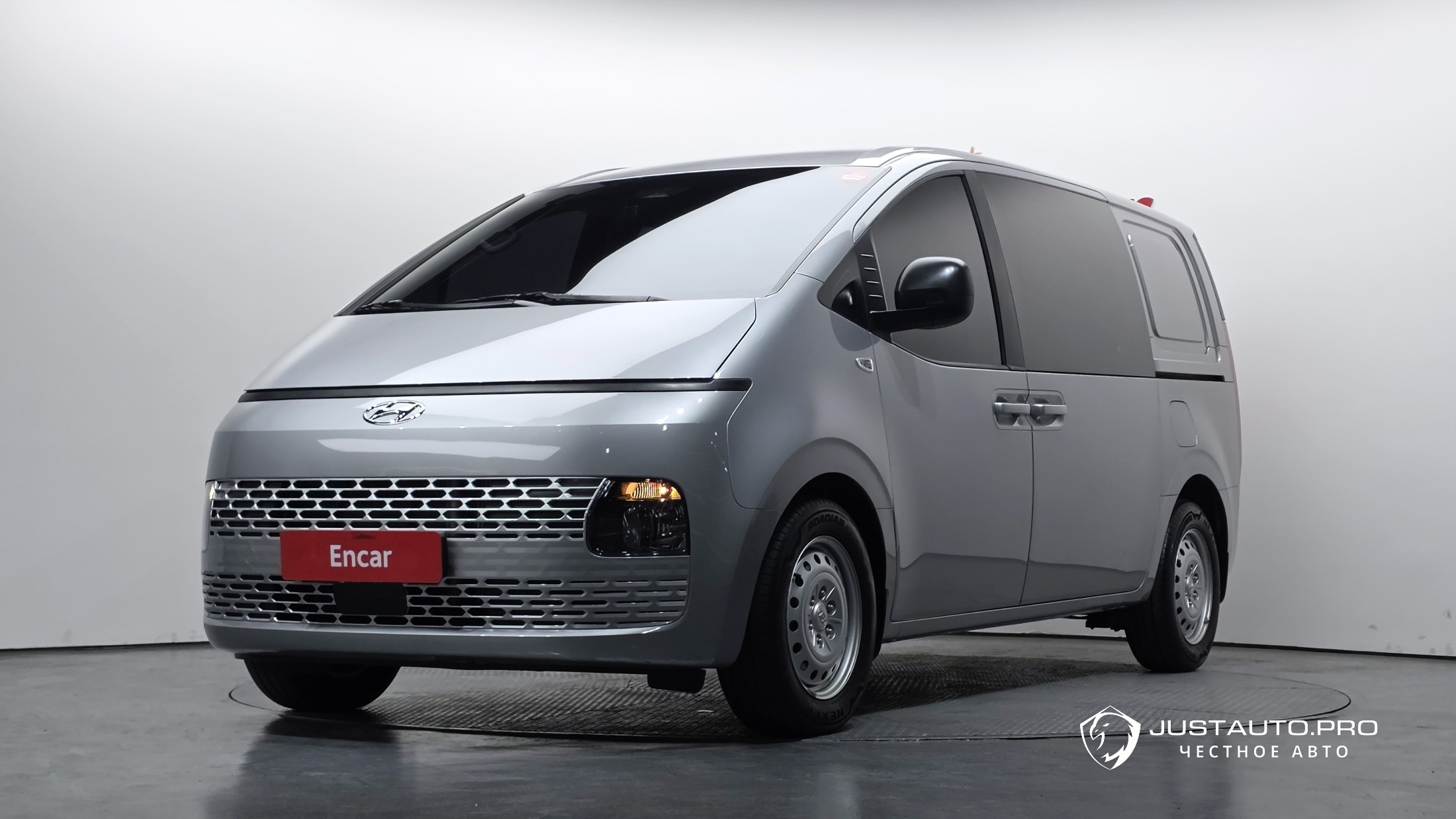 Автомобиль Hyundai Staria