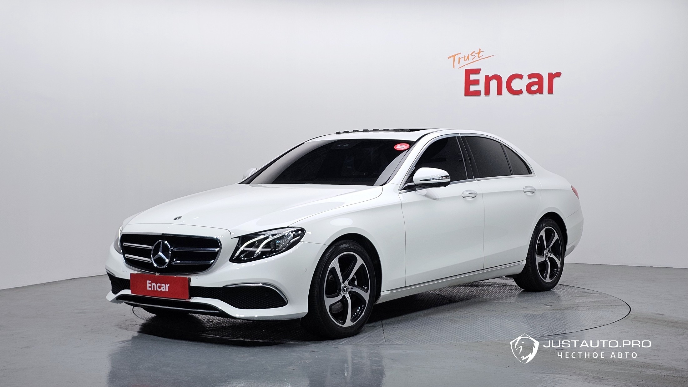 Автомобиль Mercedes-Benz E-Class