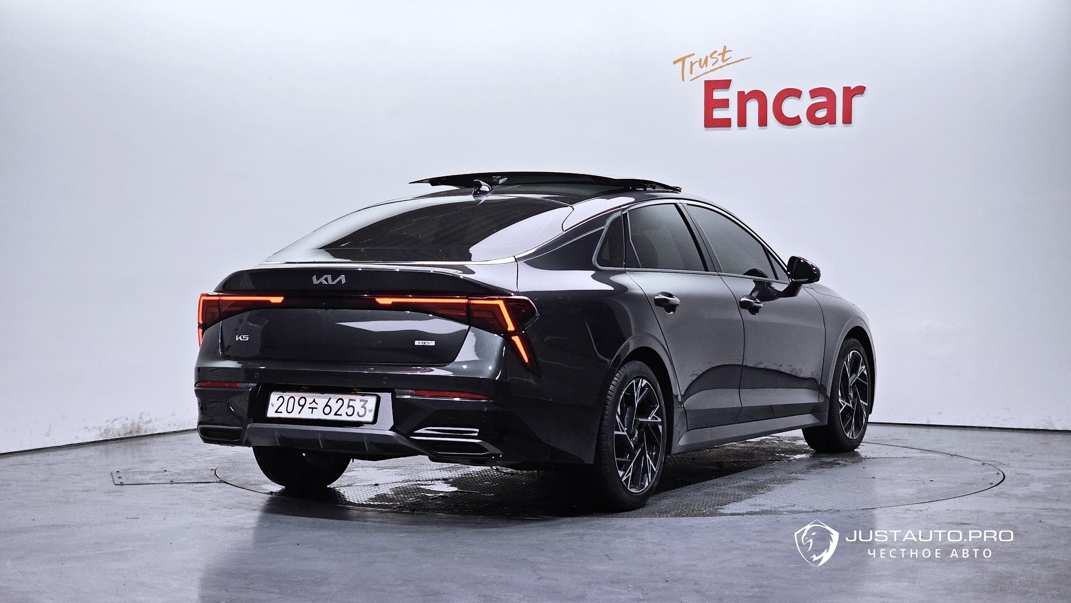 Автомобиль Kia K5