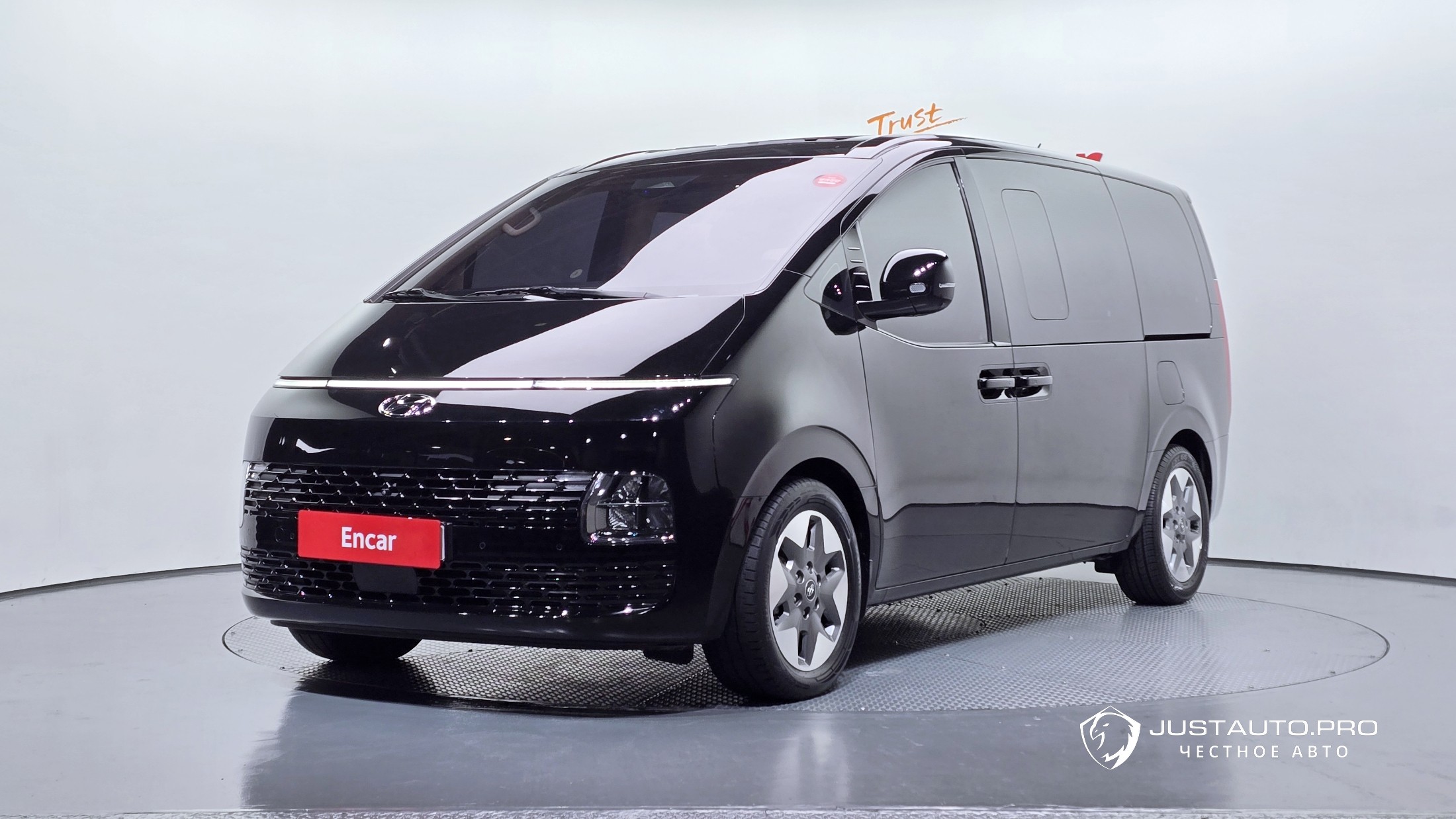 Автомобиль Hyundai Staria