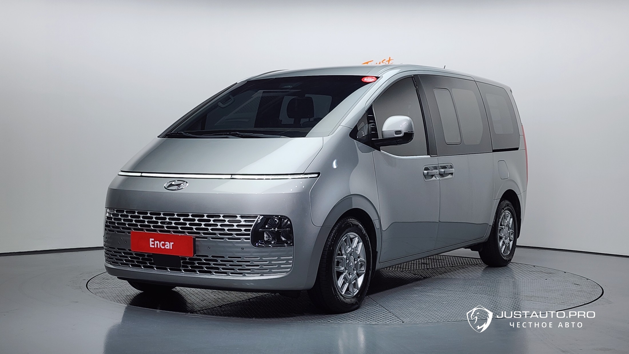 Автомобиль Hyundai Staria