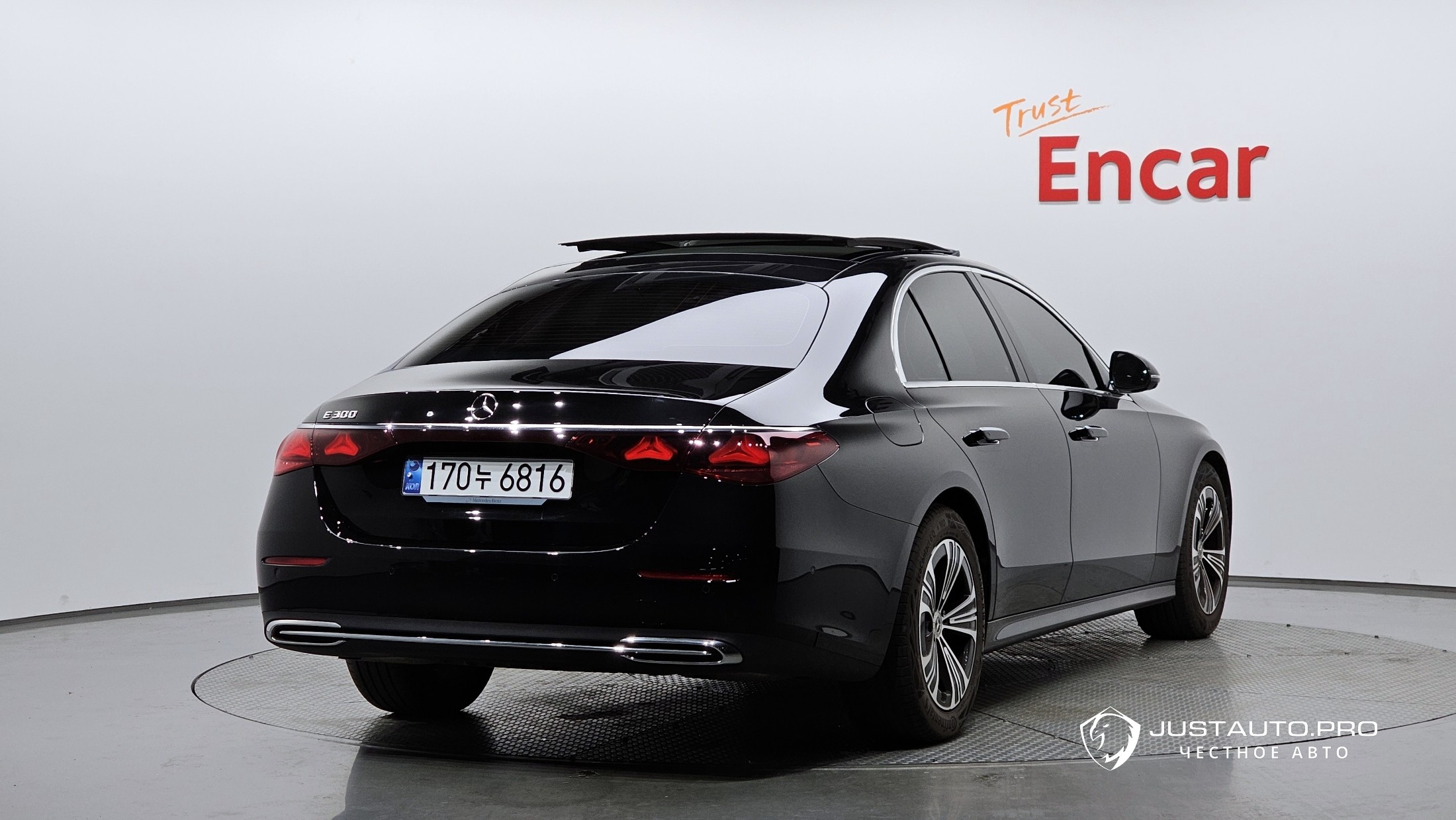 Автомобиль Mercedes-Benz E-Class